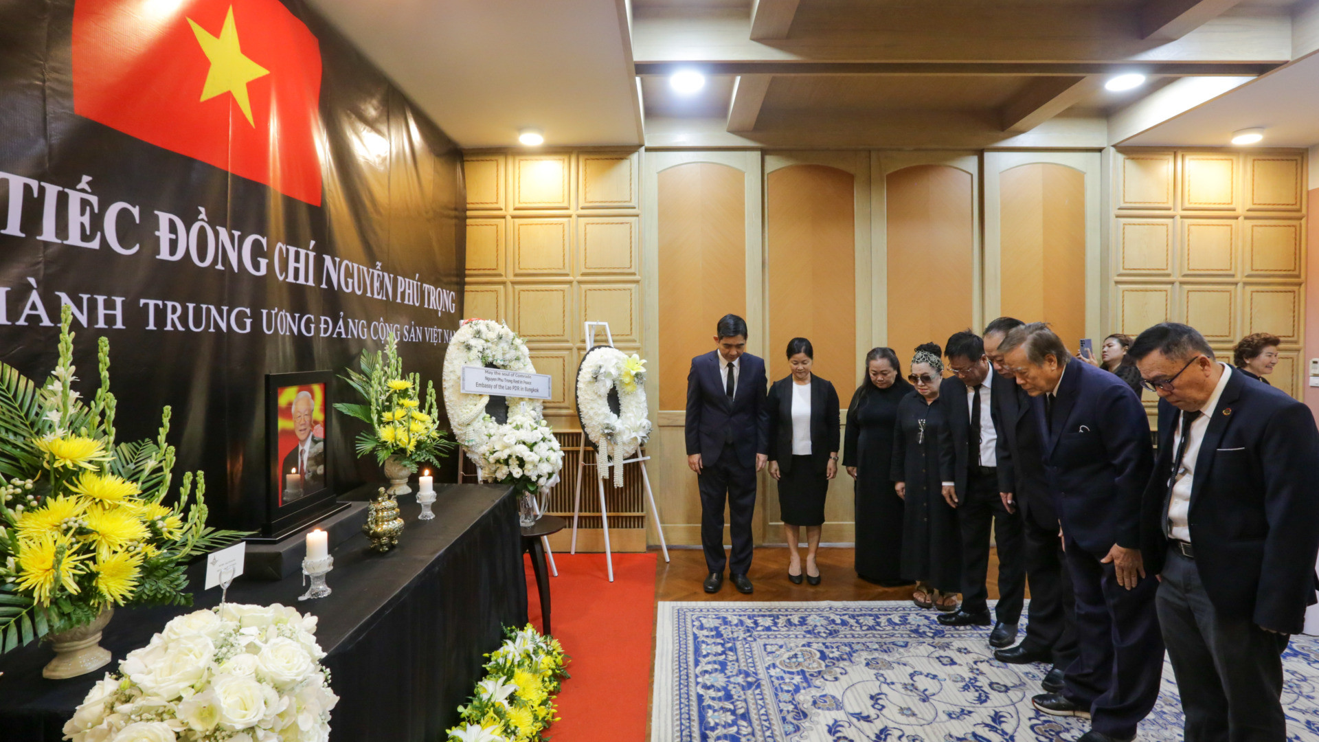 Hội người Việt tại thủ đô Bangkok và vùng phụ cận do Chủ tịch Đỗ Xuân Phúc dẫn đầu cũng đã đến viếng Tổng Bí thư Nguyễn Phú Trọng. Ghi sổ tang, ông Đỗ Xuân Phúc viết: "Việt kiều Thái Lan rất thương tiếc bác Nguyễn Phú Trọng, người đã có công với đất nước Việt Nam và nhân dân Việt Nam".