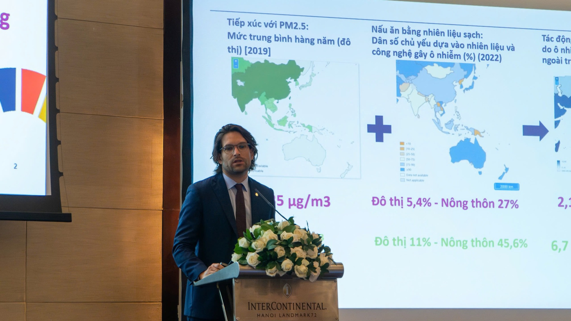 Chuyên gia của WHO, ông Sandro Di Maio phát biểu tại phiên thảo luận.