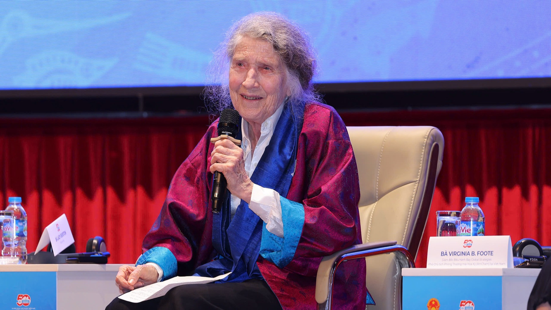 Bà Lady Borton, nhà văn Mỹ chia sẻ về Ngoại giao Việt Nam huy động sức mạnh quốc tế cho chiến thắng 30/4/1975. (Ảnh: Giang Hồng)