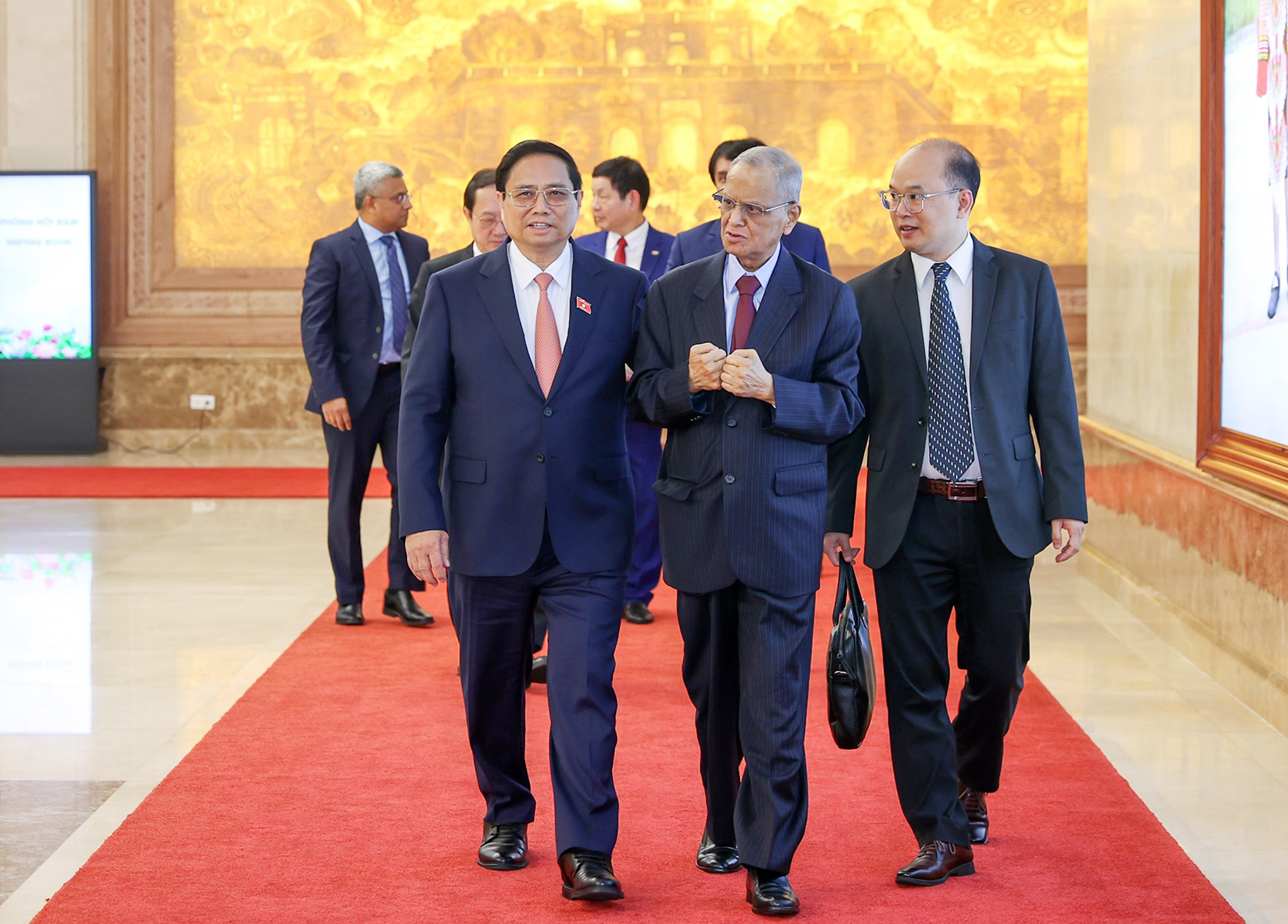 Thủ tướng Phạm Minh Chính và ông Narayana Murthy - đồng sáng lập hãng phần mềm Infosys (Ấn Độ). Thủ tướng Phạm Minh Chính và ông Narayana Murthy - đồng sáng lập hãng phần mềm Infosys (Ấn Độ).