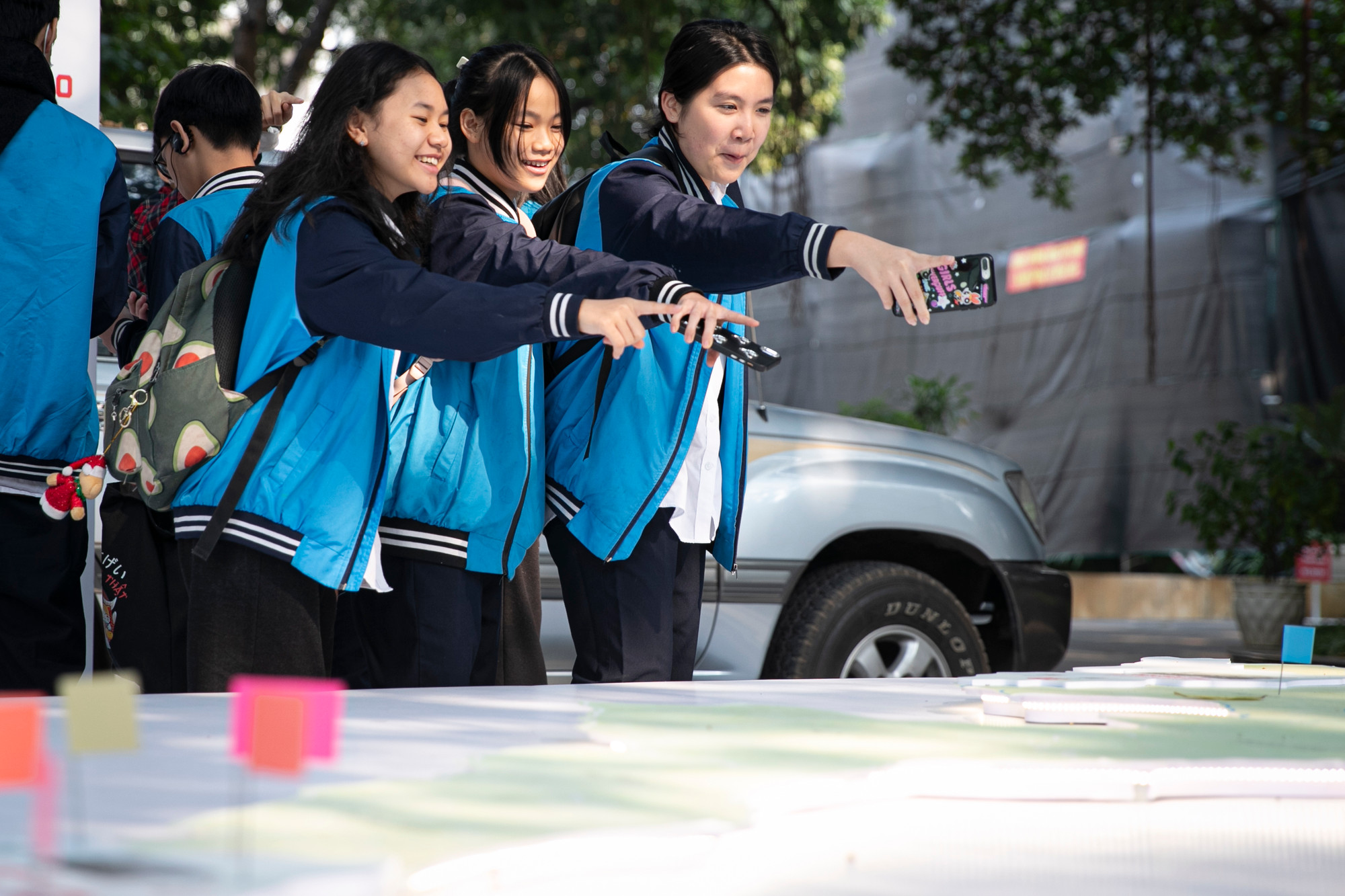 Các em học sinh ấn tượng với triển lãm tương tác “Những trận đánh nổi tiếng, những vị tướng tài danh”. Các em học sinh ấn tượng với triển lãm tương tác “Những trận đánh nổi tiếng, những vị tướng tài danh”.