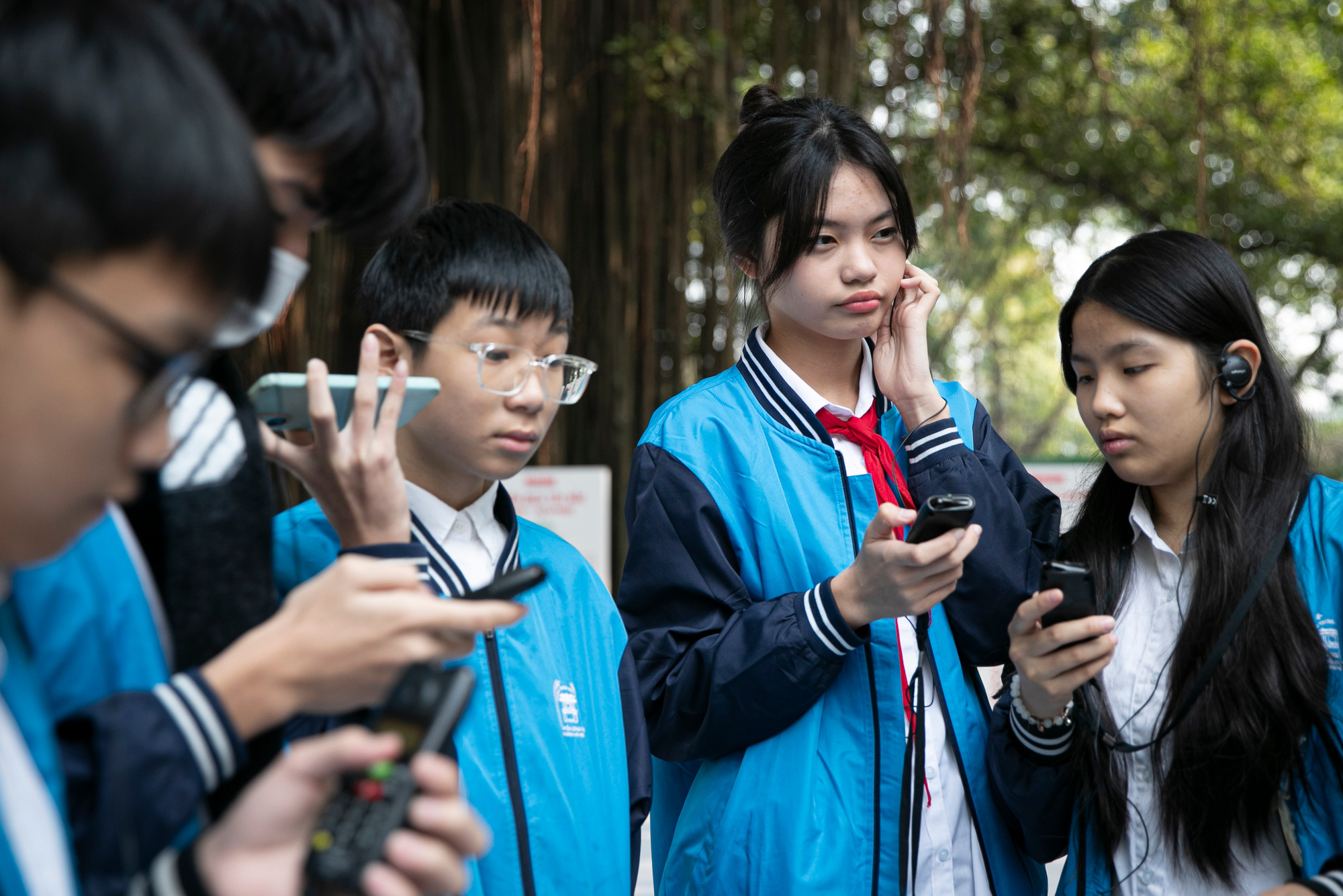 Các em học sinh lớp 8A2 trường THCS Nguyễn Công Trứ (quận Ba Đình, Hà Nội) trải nghiệm triển lãm bằng âm thanh. Các em học sinh lớp 8A2 trường THCS Nguyễn Công Trứ (quận Ba Đình, Hà Nội) trải nghiệm triển lãm bằng âm thanh.