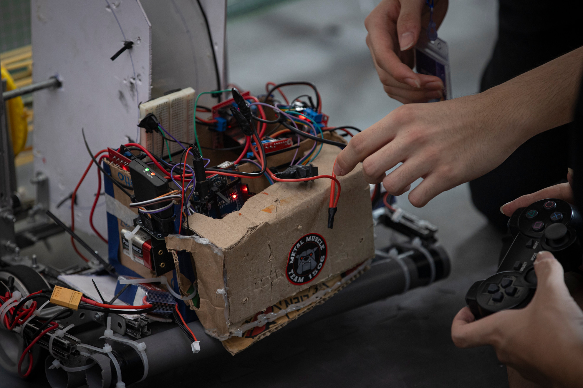 Thành viên của các đội phần lớn là các em học sinh lớp 10 với những cỗ máy được hoàn thành trong khoảng thời gian từ 1 đến 4 tháng.