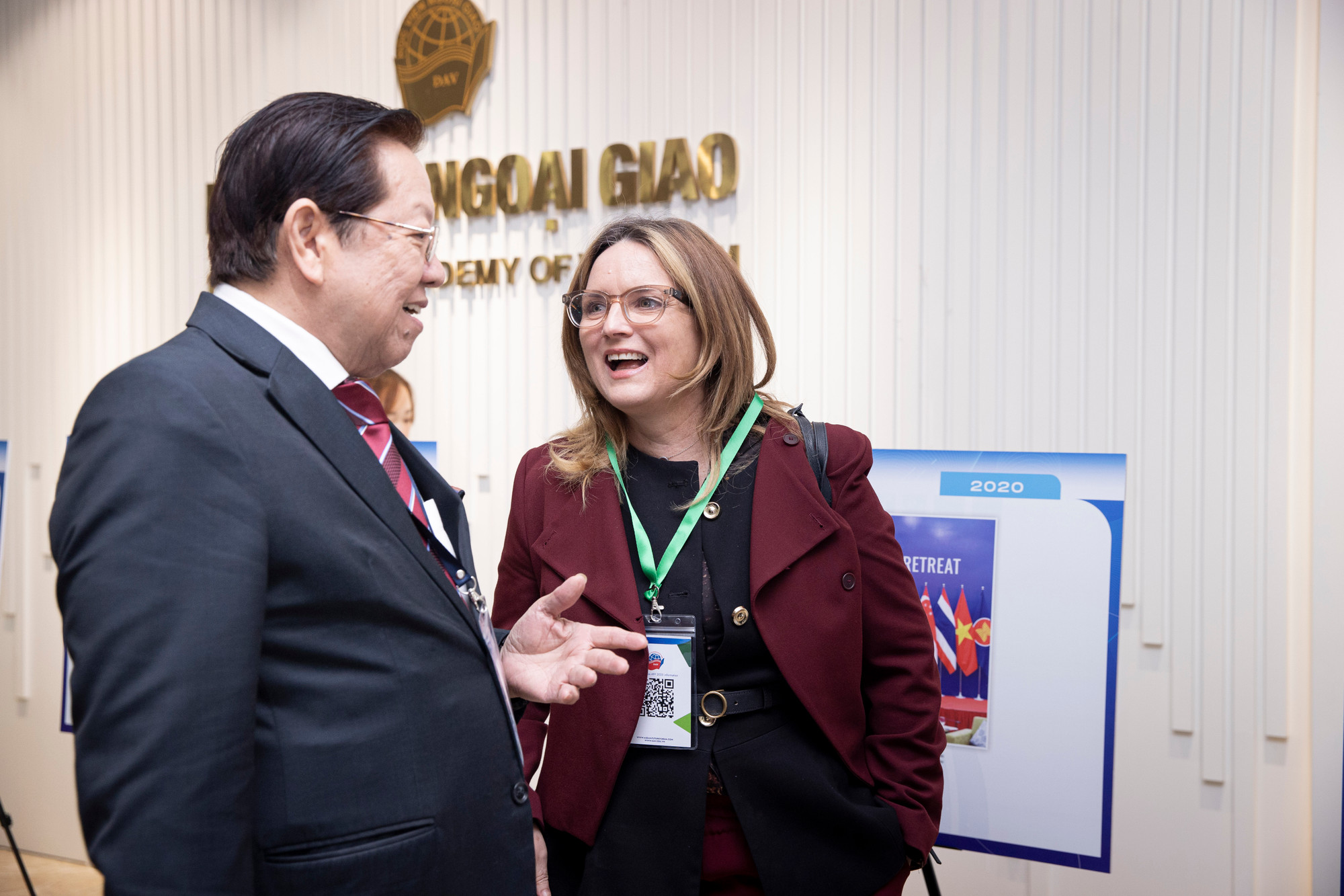 Trong sáng 25/2 tại Học viện Ngoại giao diễn ra các tọa đàm chuyên đề song song về "Phụ nữ, Hòa bình và An ninh: Chuyển đổi số vì hòa bình bền vững", "Thúc đẩy nông nghiệp thông minh vì An ninh lương thực khu vực".