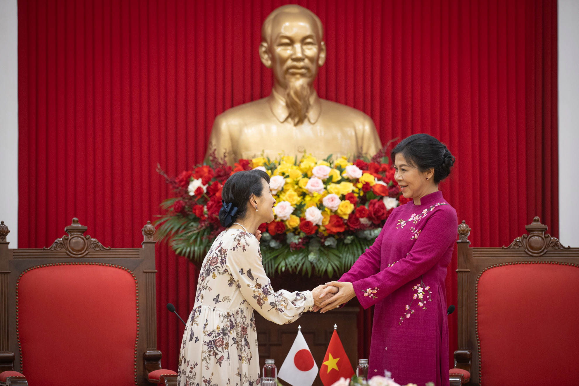 Thủ tướng Nhật Bản Ishiba Shigeru và Phu nhân Ishiba Yoshiko cùng Đoàn đại biểu cấp cao Nhật Bản thăm chính thức nước Cộng hòa xã hội chủ nghĩa Việt Nam, từ ngày 27-29/4. Thủ tướng Nhật Bản Ishiba Shigeru và Phu nhân Ishiba Yoshiko cùng Đoàn đại biểu cấp cao Nhật Bản thăm chính thức nước Cộng hòa xã hội chủ nghĩa Việt Nam, từ ngày 27-29/4.