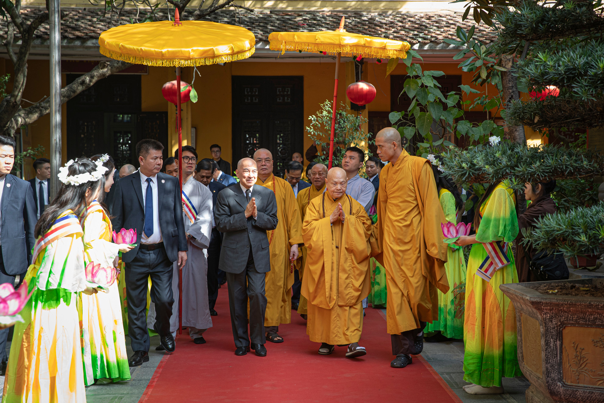 Chùa Quán Sứ toạ lạc tại số 73, phố Quán Sứ, quận Hoàn Kiếm, Hà Nội, là trụ sở Trung ương Giáo hội Phật giáo Việt Nam.