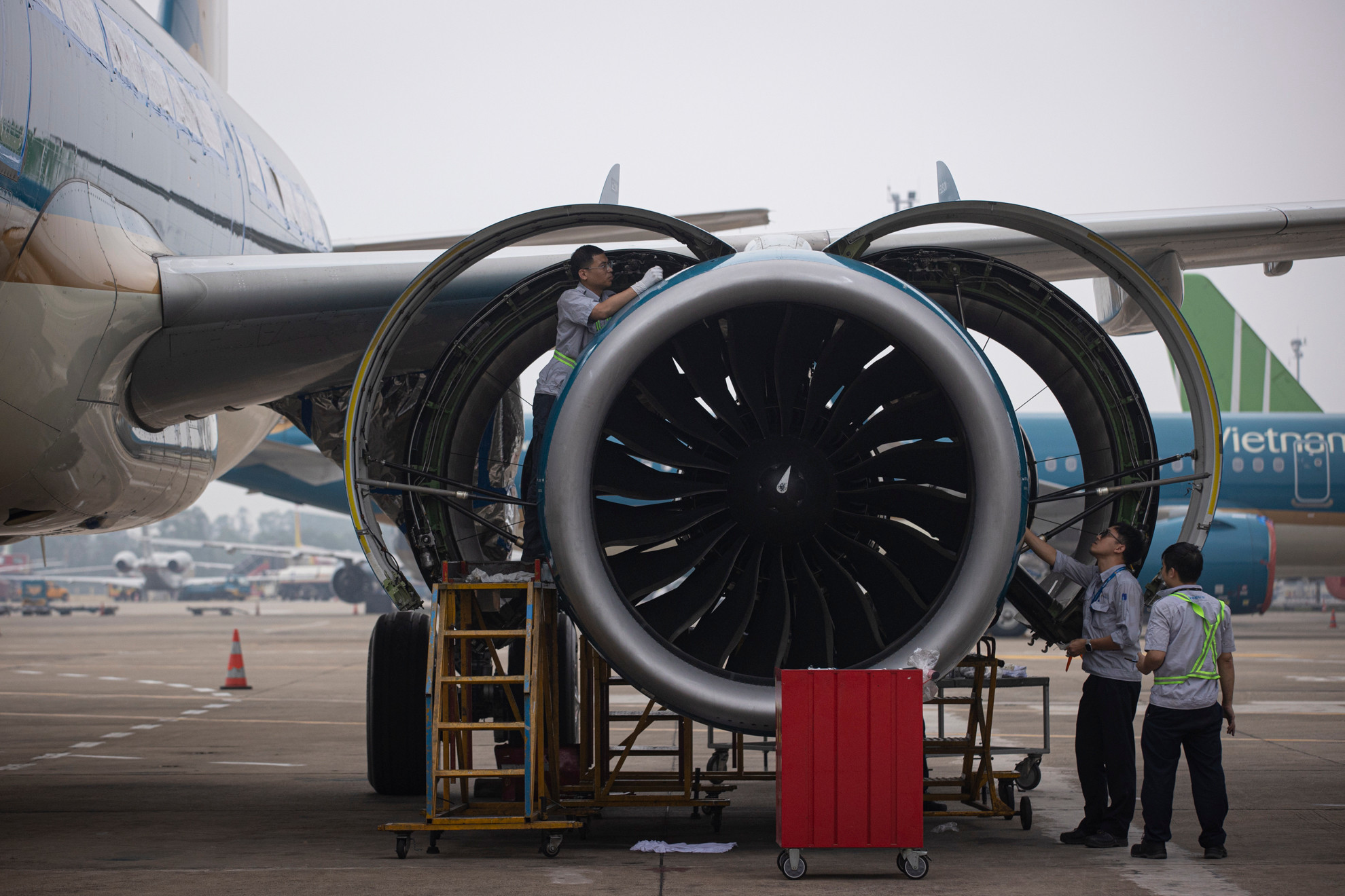 VAECO là tổ chức bảo dưỡng duy nhất tại Việt Nam được phê chuẩn năng định bảo dưỡng nội trường bởi Cục Hàng không Việt Nam, Cục Hàng không Liên bang Mỹ, Cơ quan an toàn hàng không châu Âu và nhiều nhà chức trách hàng không khác.