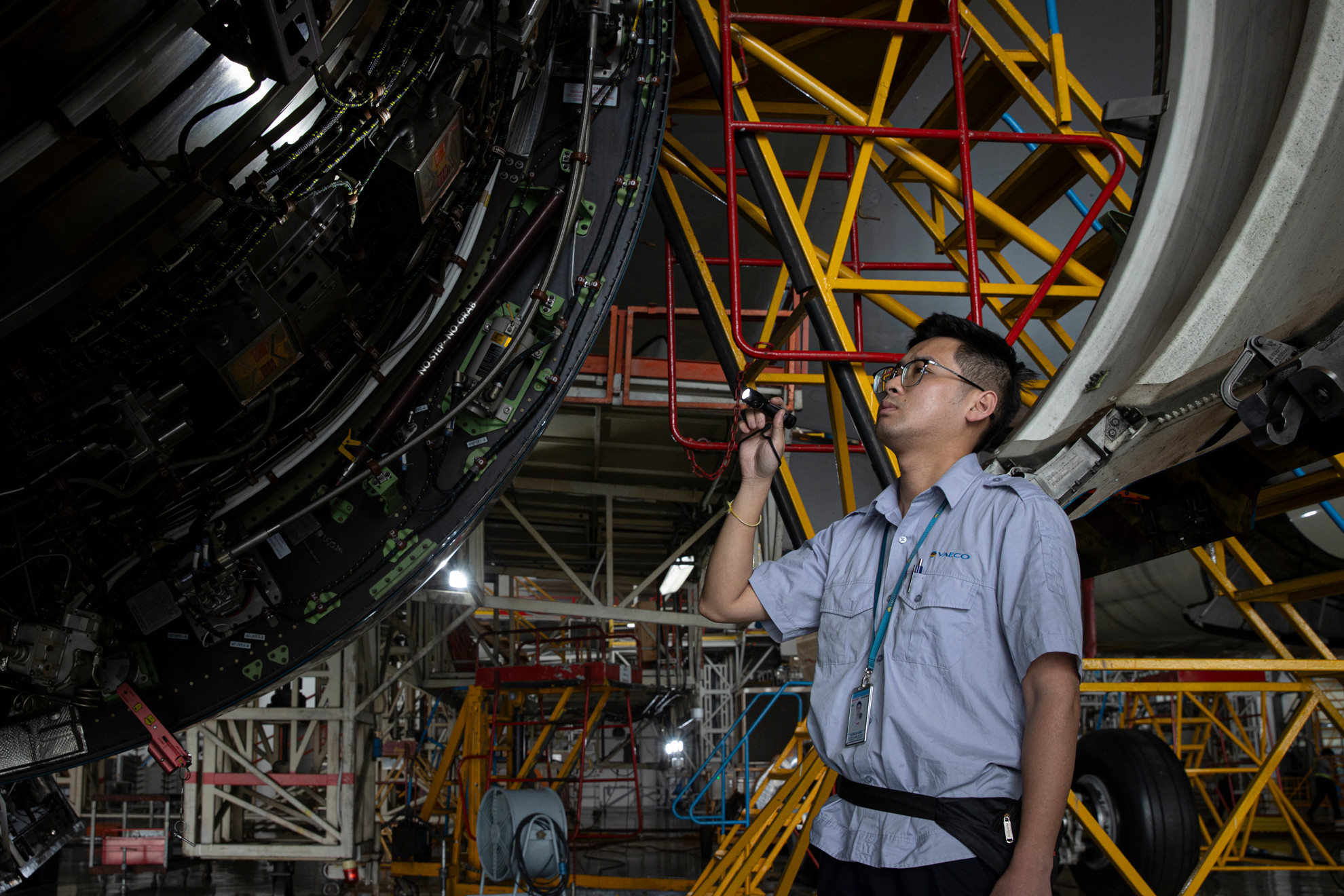 Những bộ phận khác của tàu bay đều được kiểm tra tỉ mỉ trước khi tàu bay được đưa vào khai thác.