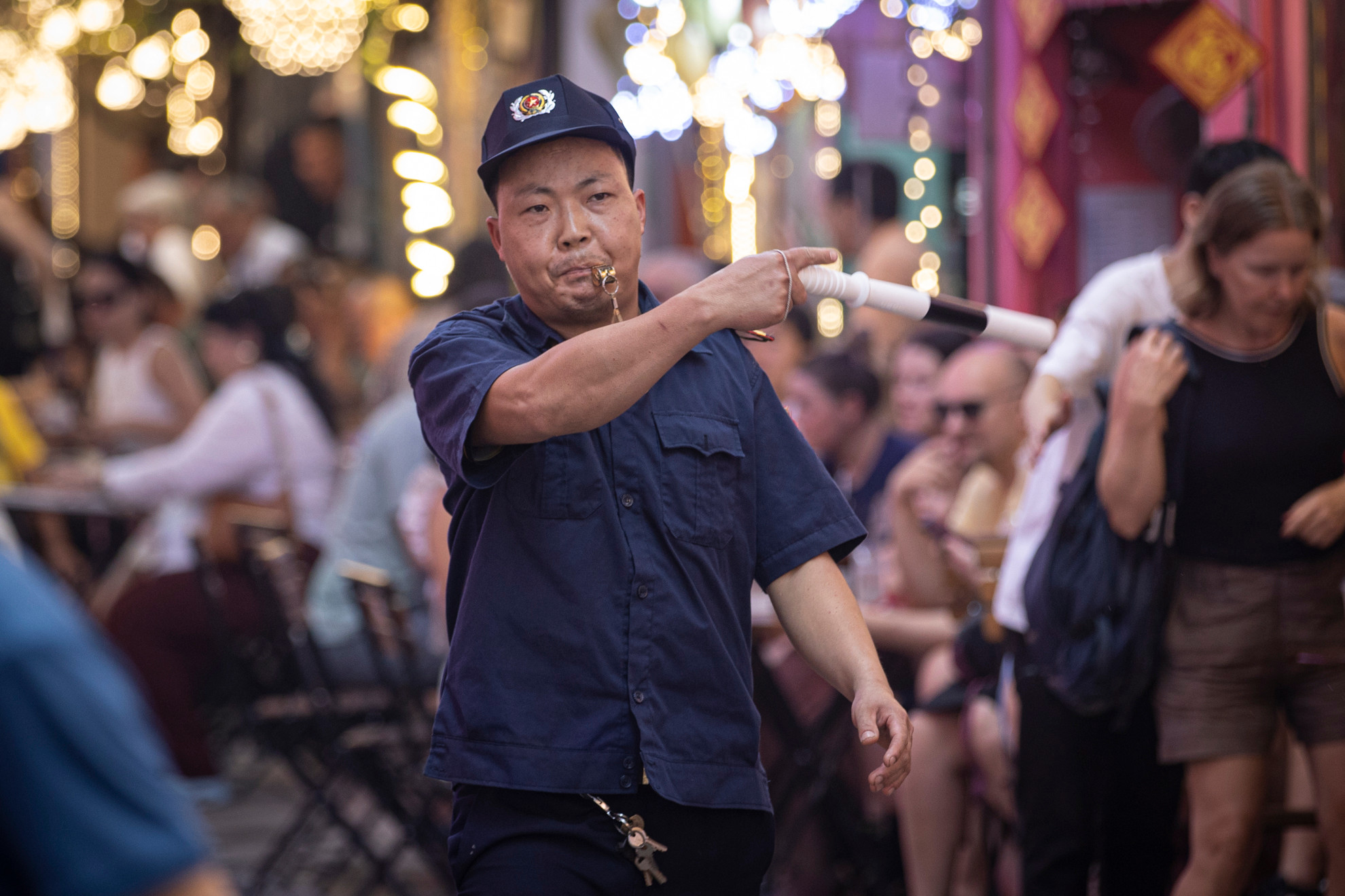 Mặc dù đã có yêu cầu không tổ chức tour đưa khách đến khu vực cà-phê đường tàu để bảo đảm an toàn hành lang an toàn đường sắt nhưng địa điểm này vẫn luôn nườm nượp khách du lịch. Mặc dù đã có yêu cầu không tổ chức tour đưa khách đến khu vực cà-phê đường tàu để bảo đảm an toàn hành lang an toàn đường sắt nhưng địa điểm này vẫn luôn nườm nượp khách du lịch.