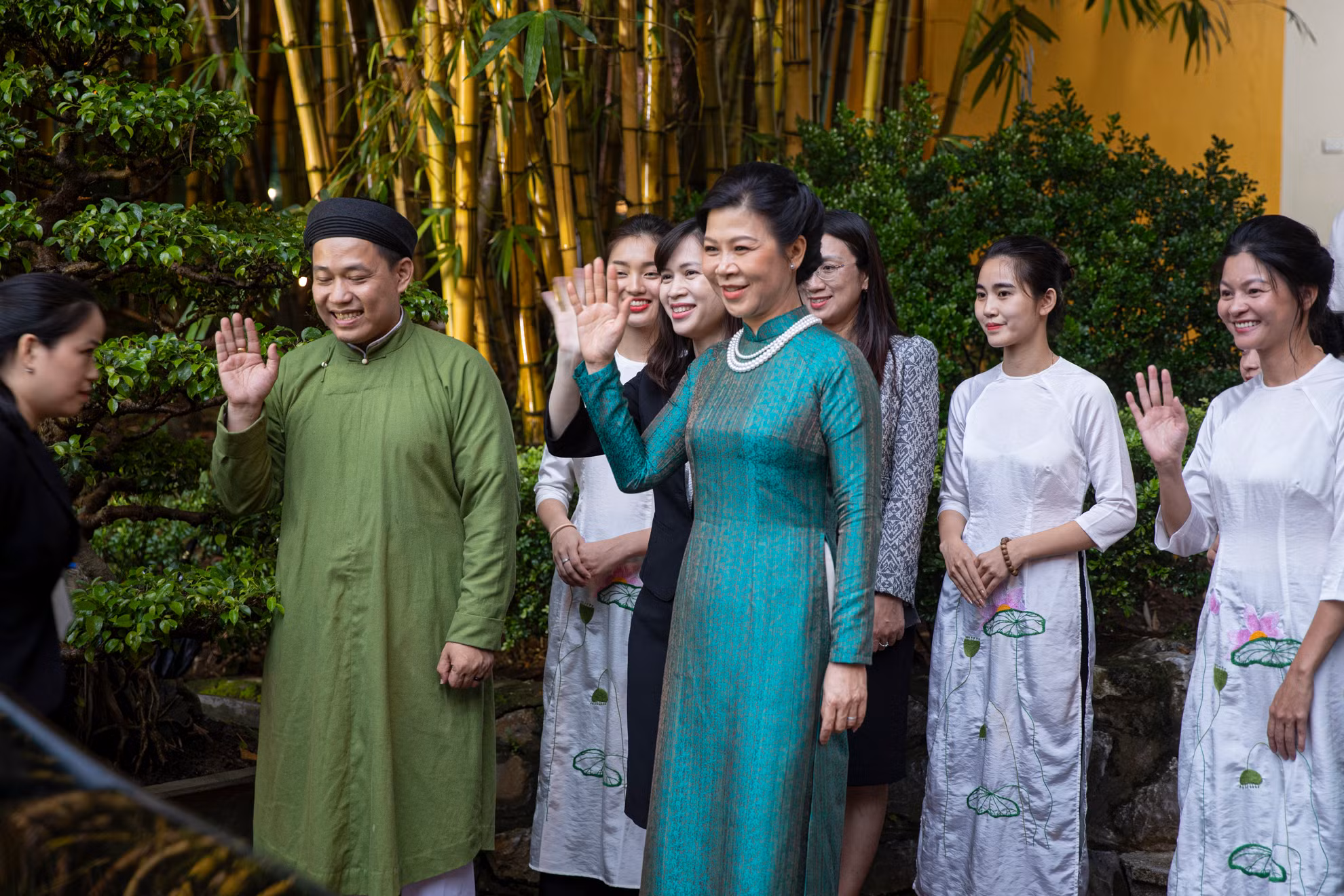 Chuyến thăm chính thức Việt Nam của Tổng thống Cộng hòa Guinea-Bissau Umaro Sissoco Embalo và Phu nhân là dịp để các nhà lãnh đạo hai nước thảo luận biện pháp đẩy mạnh quan hệ trong các lĩnh vực hợp tác truyền thống như chính trị, kinh tế, thương mại, nông nghiệp, thủy sản và công nghiệp chế biến; đồng thời mở rộng hợp tác trên các lĩnh vực mới, như xây dựng cơ sở hạ tầng, cảng biển, khai khoáng.