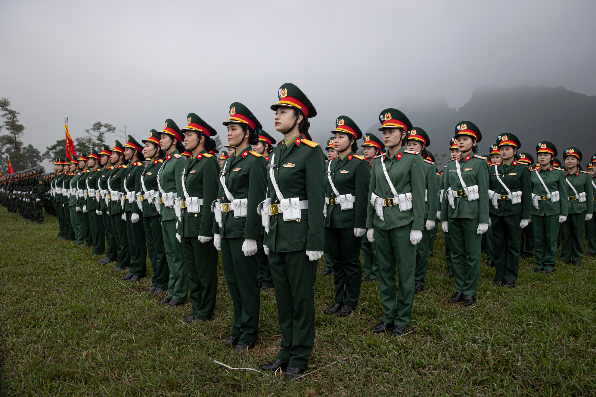 Khối nữ sĩ quan quân y trong buổi hợp luyện chiều 13/3.