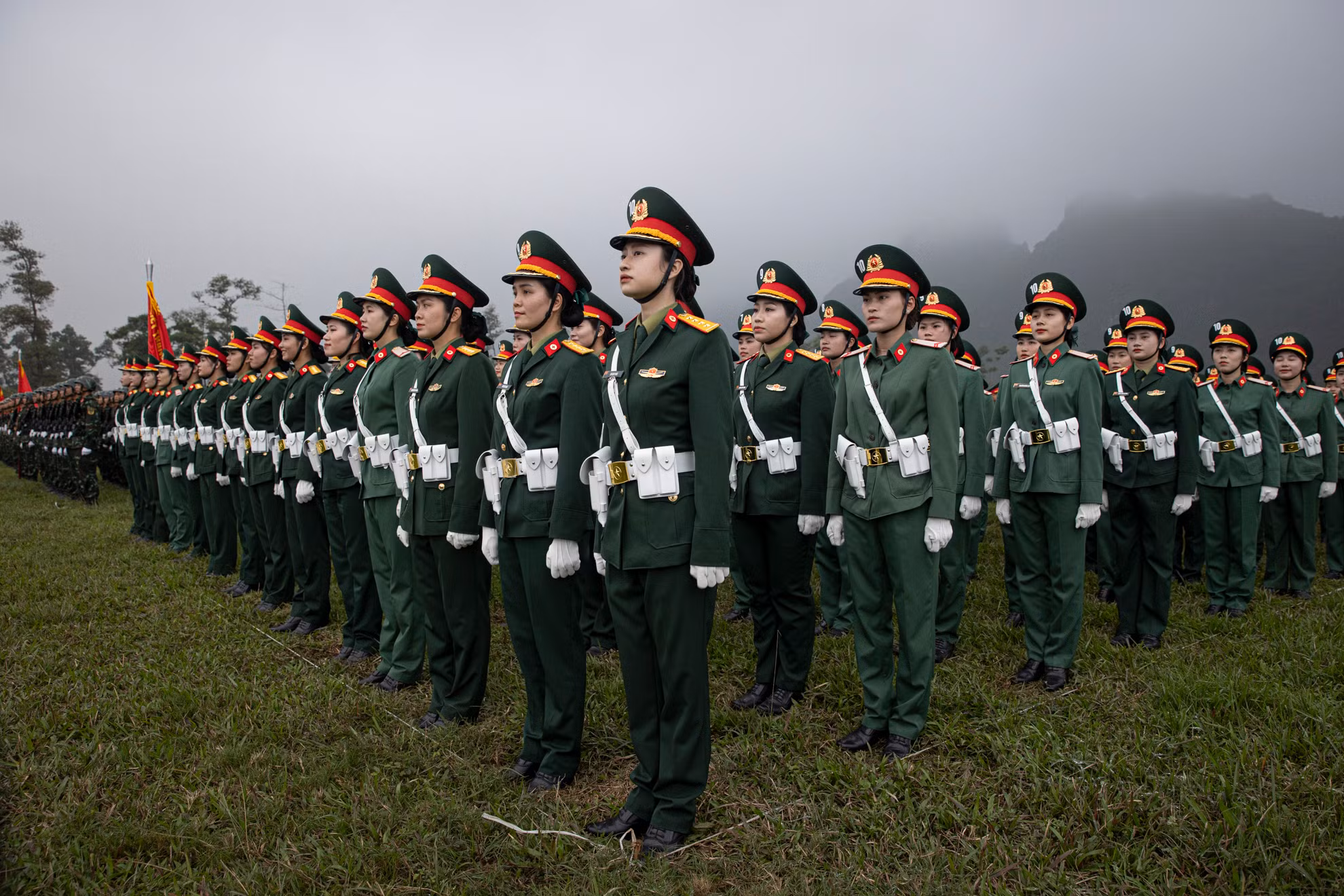 Khối nữ sĩ quan quân y trong buổi hợp luyện chiều 13/3.