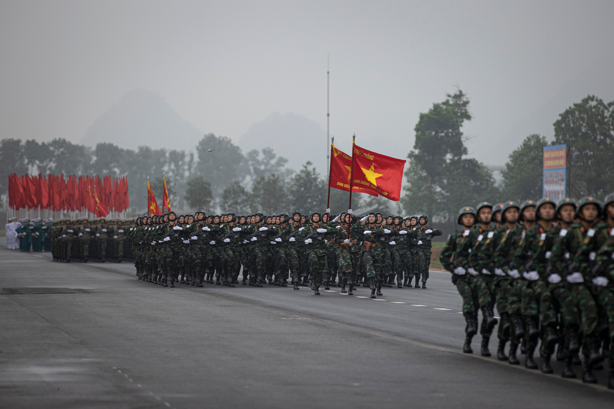 Các khối tham gia hợp luyện gồm: Khối cờ Đảng - cờ Tổ quốc, khối nữ quân nhạc, khối sĩ quan lục quân, khối sĩ quan hải quân, khối sĩ quan phòng không-không quân...