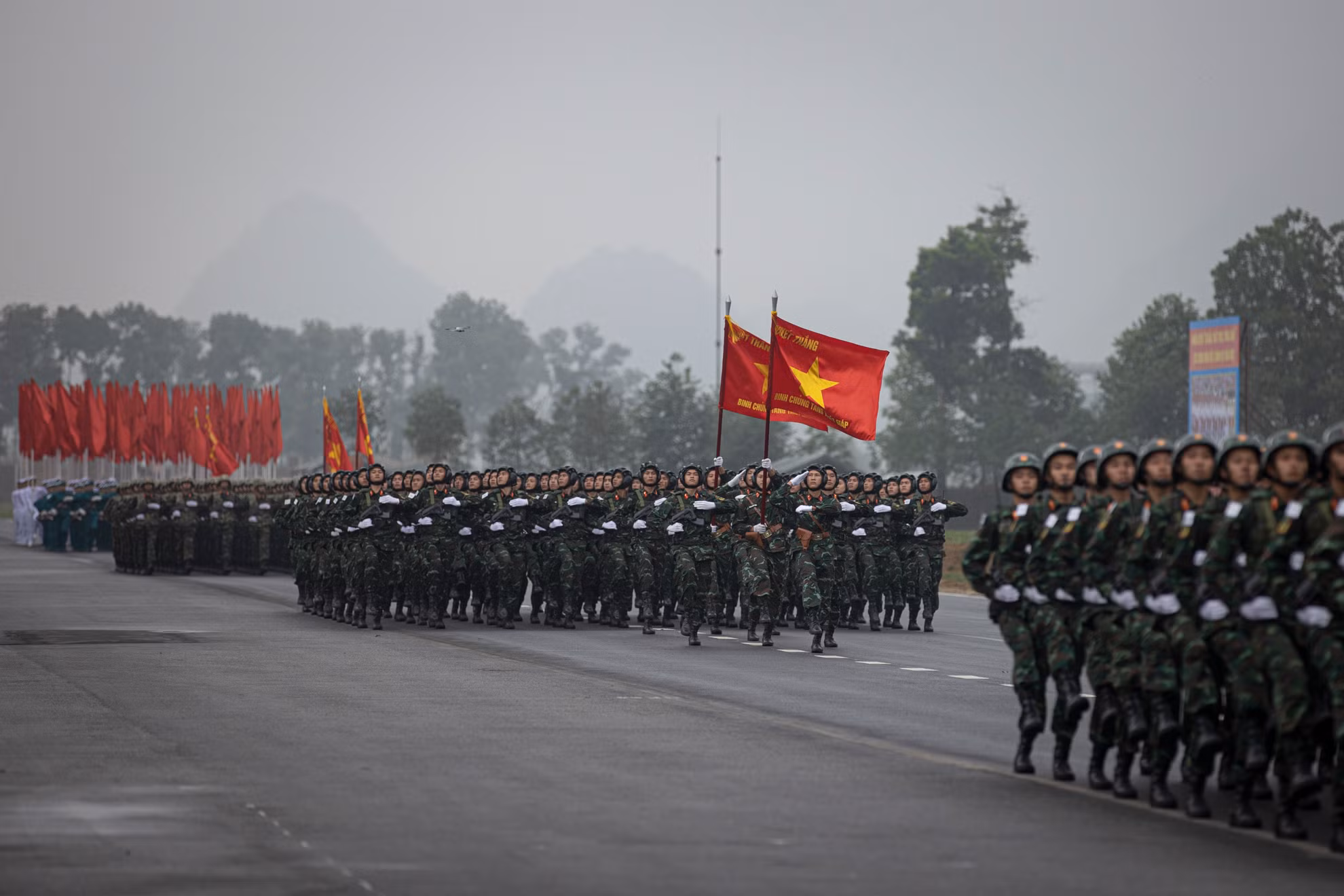 Các khối tham gia hợp luyện gồm: Khối cờ Đảng - cờ Tổ quốc, khối nữ quân nhạc, khối sĩ quan lục quân, khối sĩ quan hải quân, khối sĩ quan phòng không-không quân...