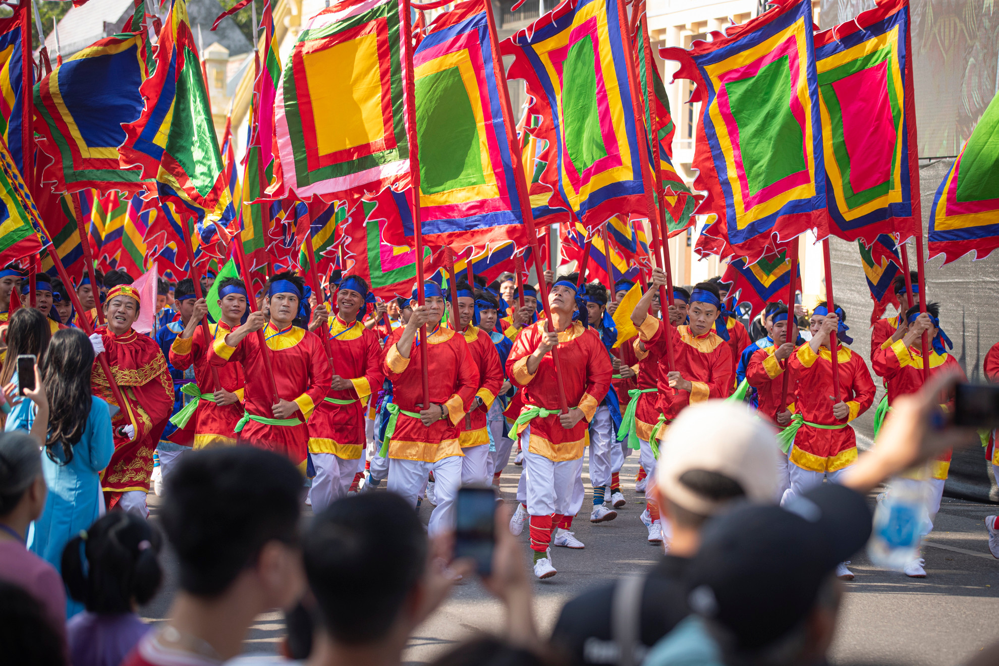 Những loại hình nghệ thuật như ca trù, múa rối nước, hát xẩm… và các di sản tín ngưỡng như Tín ngưỡng thờ Tản Viên Sơn Thánh, Hai Bà Trưng, Thánh Gióng, đều được trình diễn tại chương trình, mang lại cho khán giả một cái nhìn sâu sắc về các giá trị văn hóa trường tồn của Thủ đô Hà Nội.