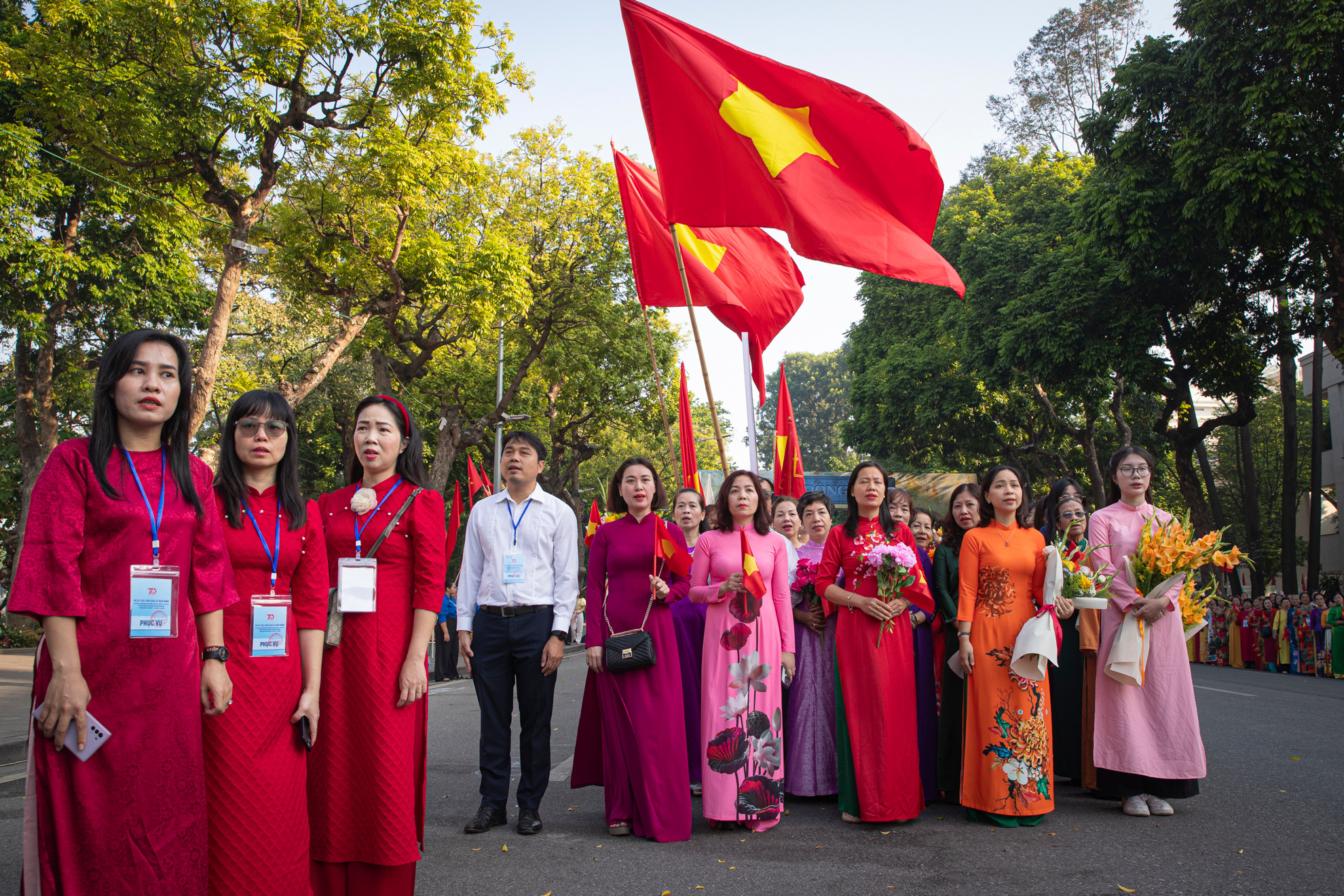 Chương trình diễn ra từ 7 giờ đến 10 giờ sáng 6/10 tại khu vực hồ Hoàn Kiếm, mở đầu với nghi lễ dâng hương tại Tượng đài vua Lý Thái Tổ, tưởng nhớ công lao các bậc tiền nhân đã đóng góp to lớn cho sự nghiệp giải phóng và xây dựng Thủ đô; lễ chào cờ tái hiện lại buổi lễ chào cờ tại Hà Nội vào chiều 10/10/1954.