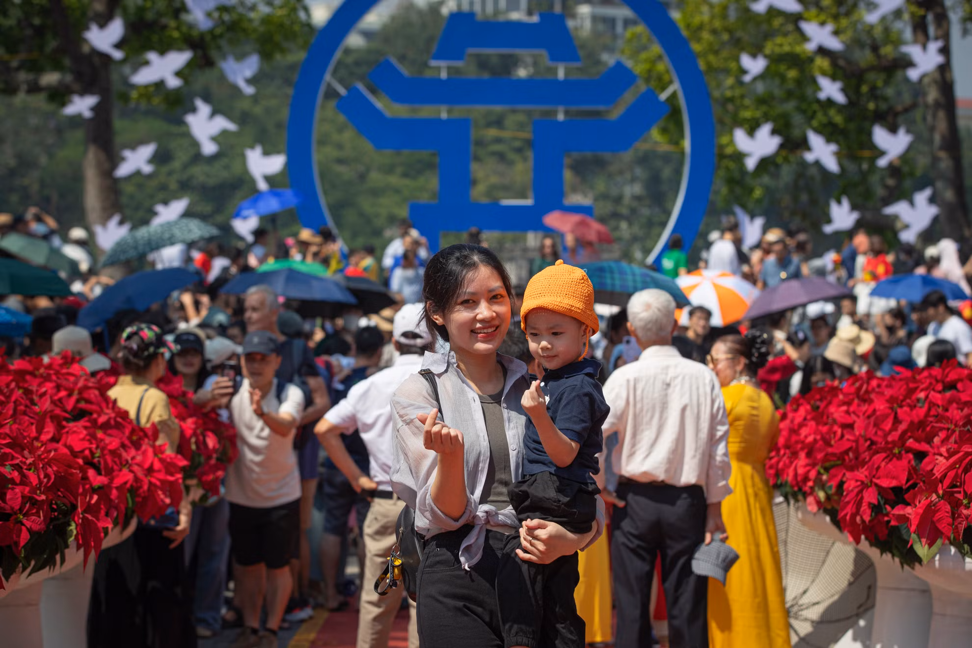Theo thông tin từ Ban quản lý hồ Hoàn Kiếm và phố cổ Hà Nội, trong dịp này, tại các điểm di tích trên phố cổ Hà Nội có nhiều hoạt động, chương trình như triển lãm, biểu diễn nghệ thuật, du lịch thực cảnh... mừng 70 năm Ngày Giải phóng Thủ đô.