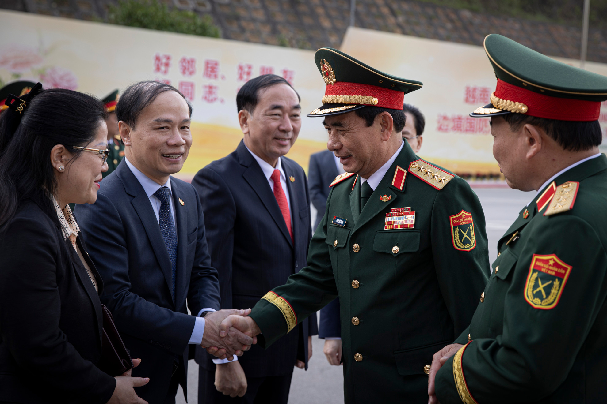 Lễ tiễn đoàn đại biểu cấp cao Bộ Quốc phòng Việt Nam tại Cửa khẩu quốc tế Hữu Nghị.