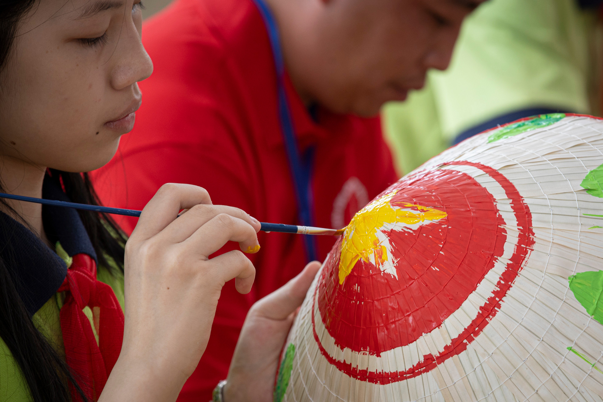 Ngoài việc được sáng tạo nghệ thuật khi tham gia hoạt động này, các em học sinh còn có cơ hội để tìm hiểu và tôn vinh biểu tượng văn hoá truyền thống của Việt Nam.