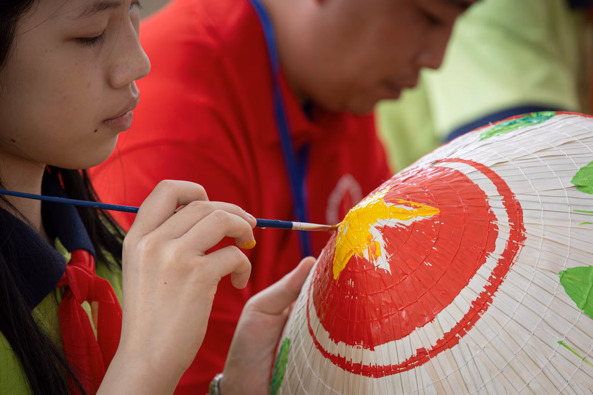 Ngoài việc được sáng tạo nghệ thuật khi tham gia hoạt động này, các em học sinh còn có cơ hội để tìm hiểu và tôn vinh biểu tượng văn hoá truyền thống của Việt Nam.