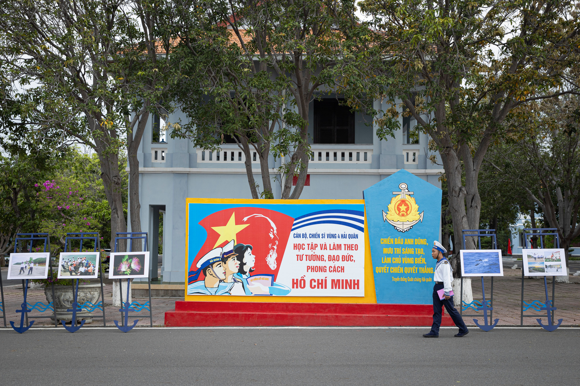 Thông qua triển lãm, các cán bộ, chiến sĩ nhân dân thêm vững niềm tin, tự hào về truyền thống vẻ vang của dân tộc.