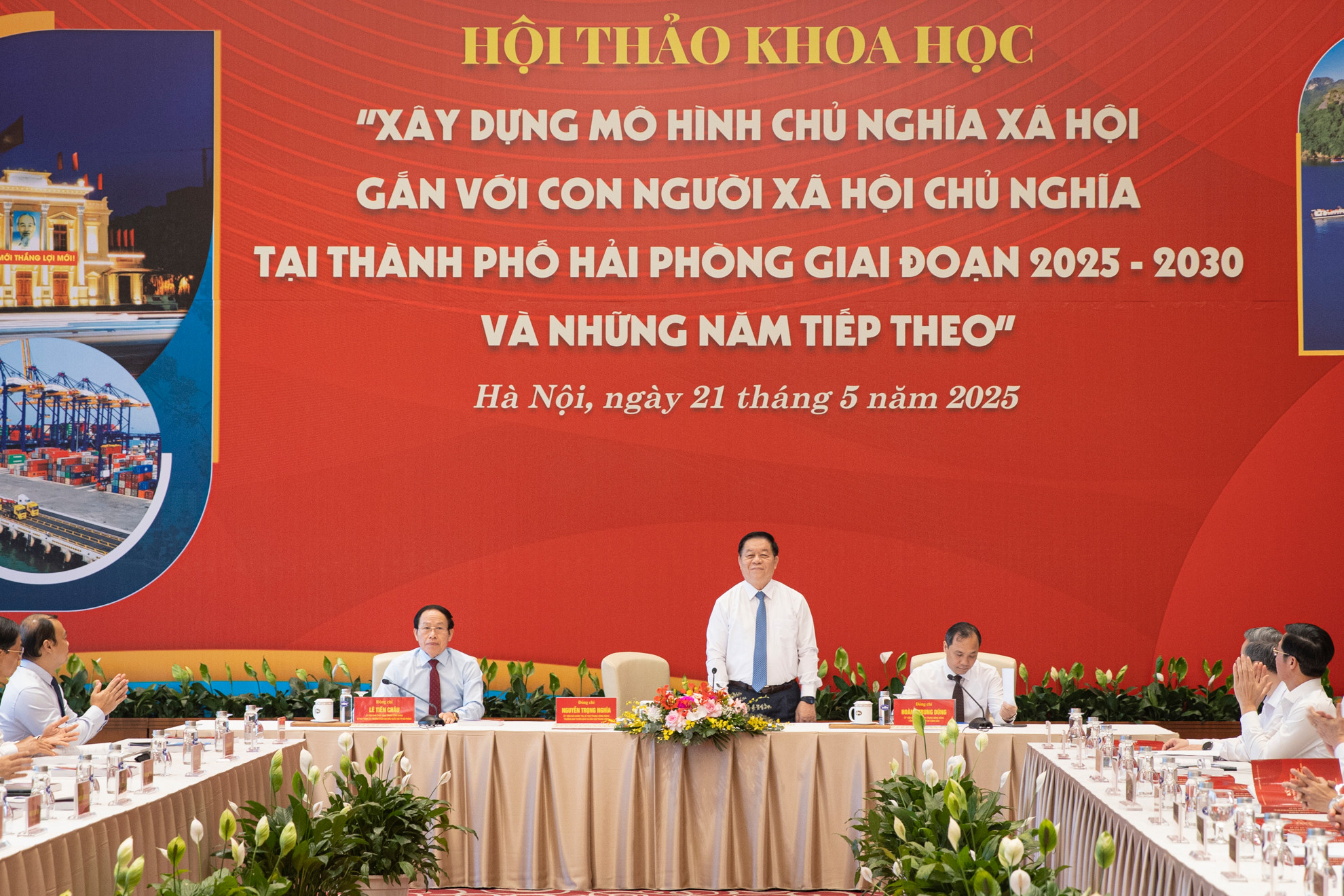 Cùng dự và chủ trì hội thảo có các đồng chí Ủy viên Trung ương Đảng: Hoàng Trung Dũng, Tổng Biên tập Tạp chí Cộng sản; Lê Tiến Châu, Bí thư Thành ủy Hải Phòng.