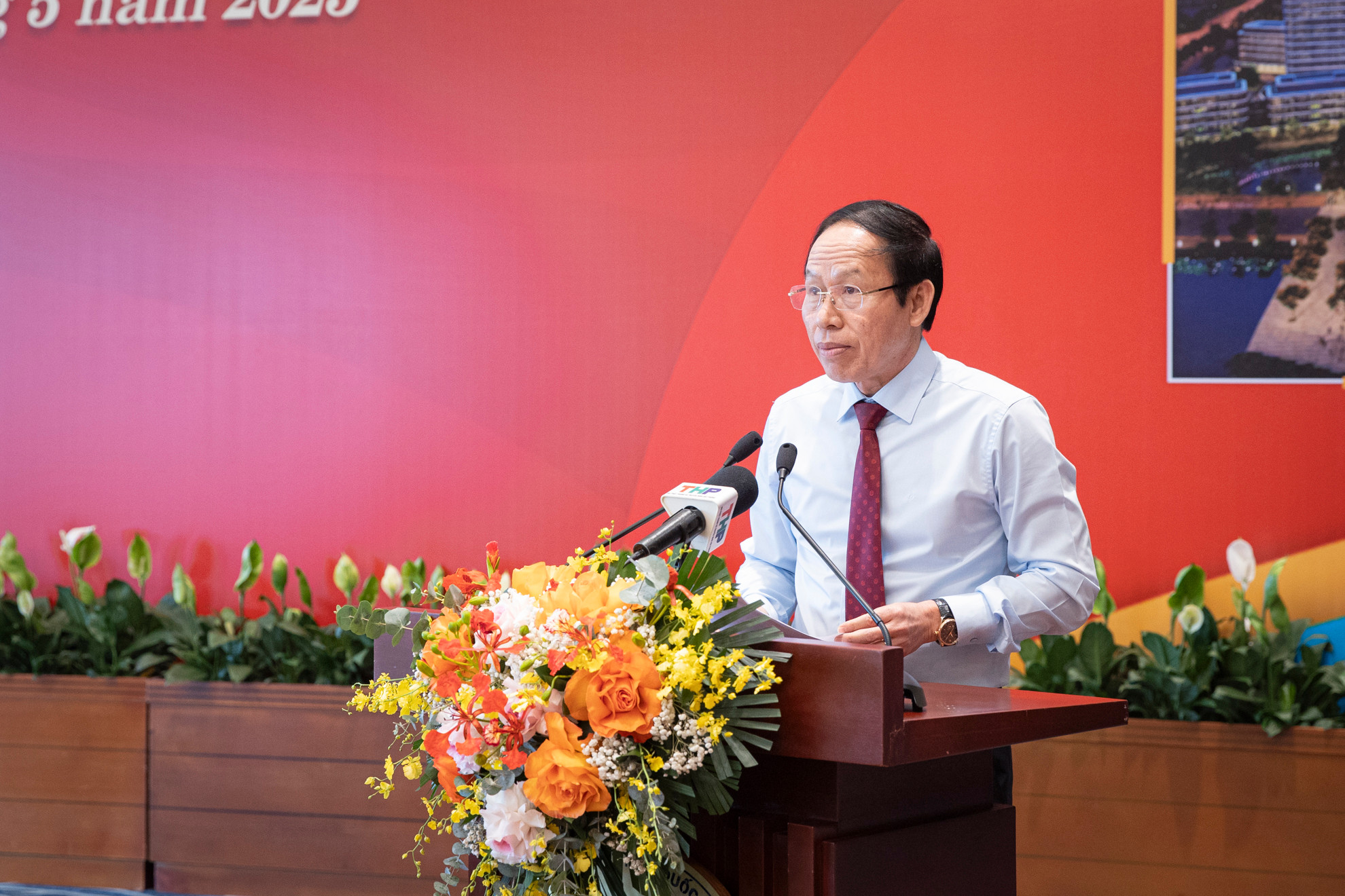 Đồng chí Lê Tiến Châu, Ủy viên Trung ương Đảng, Bí thư Thành ủy Hải Phòng phát biểu Tổng kết hội thảo.