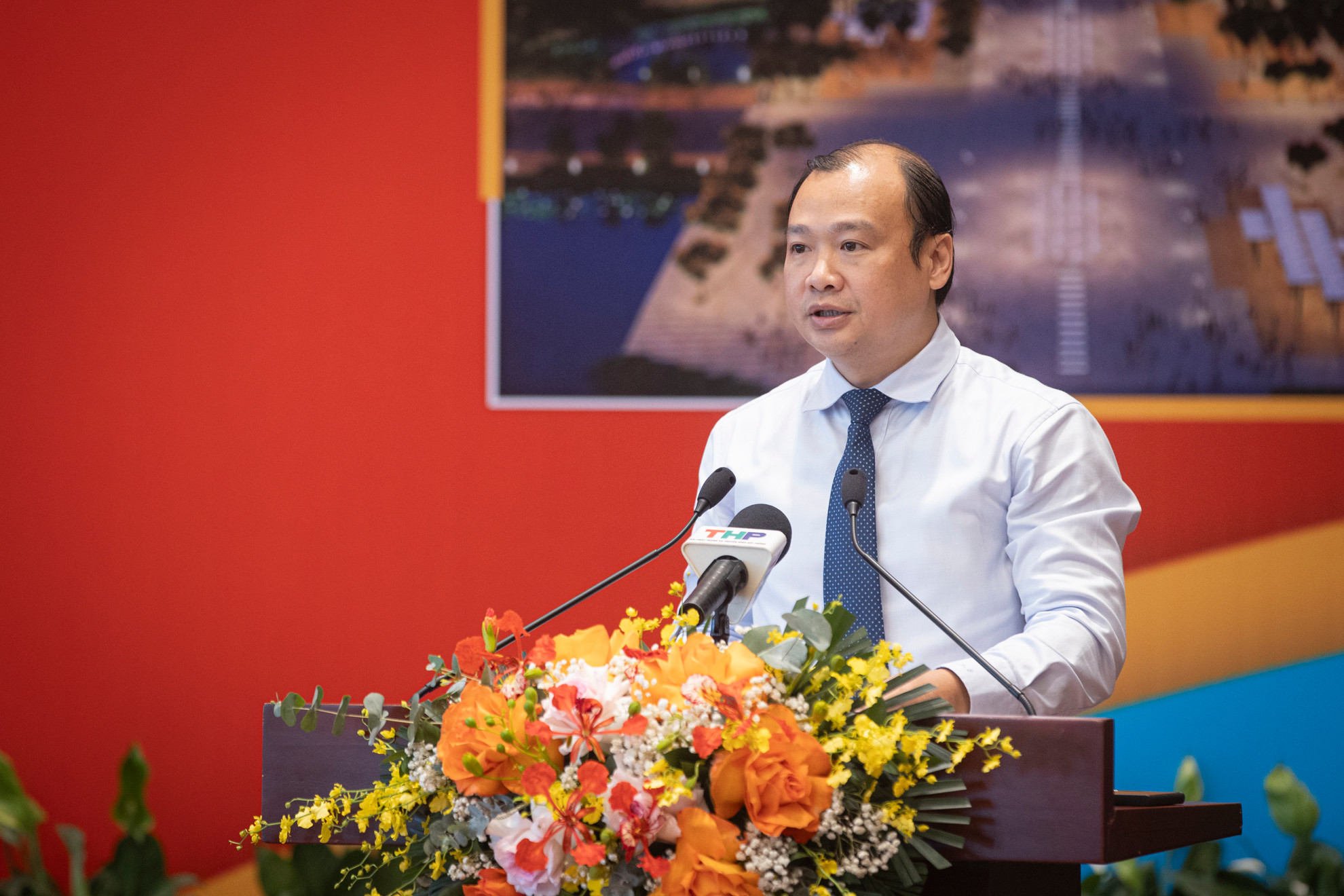 Đồng chí Lê Hải Bình, Ủy viên dự khuyết Trung ương Đảng, Thứ trưởng thường trực Văn hóa, Thể thao và Du lịch trình bày tham luận.