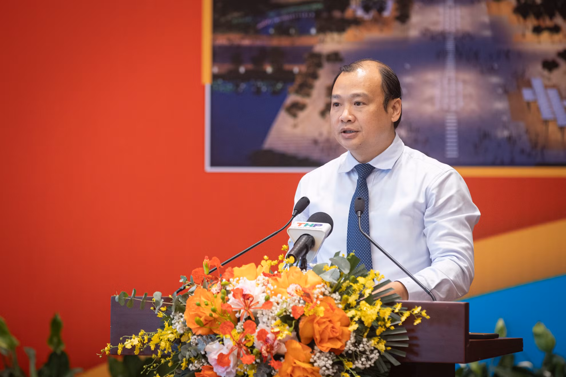 Đồng chí Lê Hải Bình, Ủy viên dự khuyết Trung ương Đảng, Thứ trưởng thường trực Văn hóa, Thể thao và Du lịch trình bày tham luận.