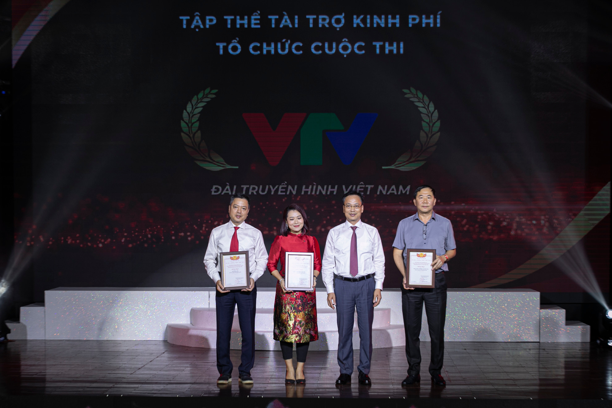 Ban chỉ đạo Cuộc thi vinh danh 3 tập thể đã tài trợ kinh phí hỗ trợ tổ chức cuộc thi.