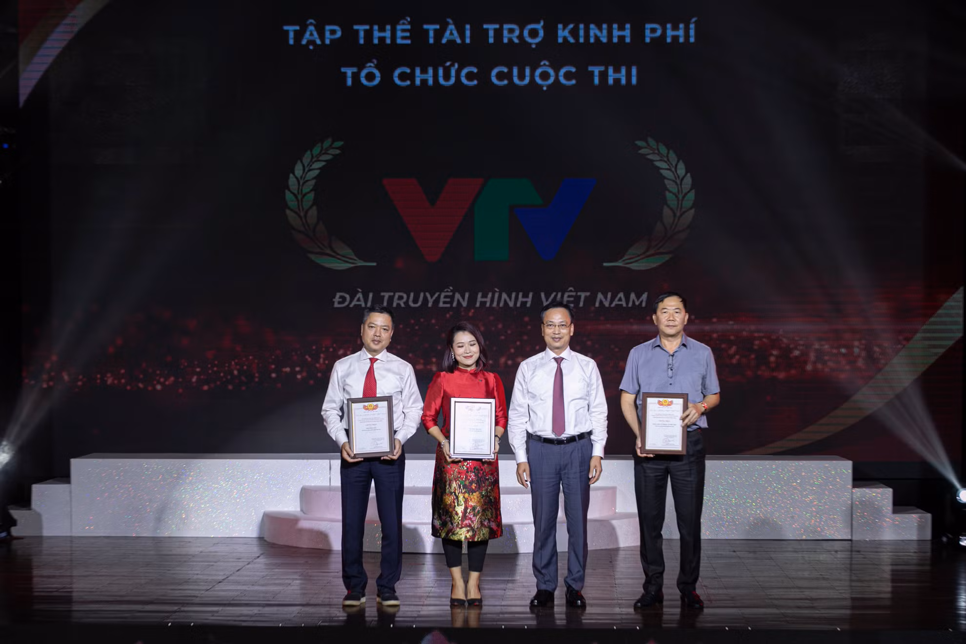 Ban chỉ đạo Cuộc thi vinh danh 3 tập thể đã tài trợ kinh phí hỗ trợ tổ chức cuộc thi.