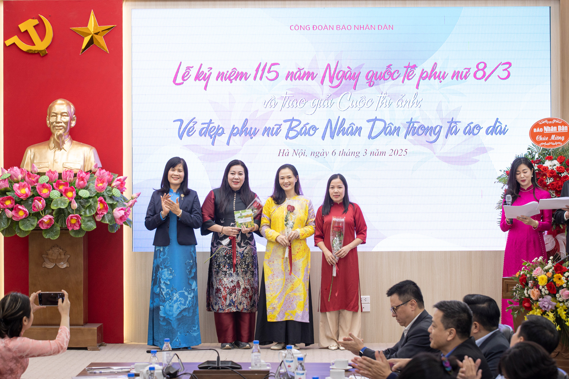 Giải Nhất Cuộc thi thuộc về tác phẩm “Học đánh cờ” do nhiếp ảnh gia Mai Hoan (Ban Công nghệ) thực hiện.