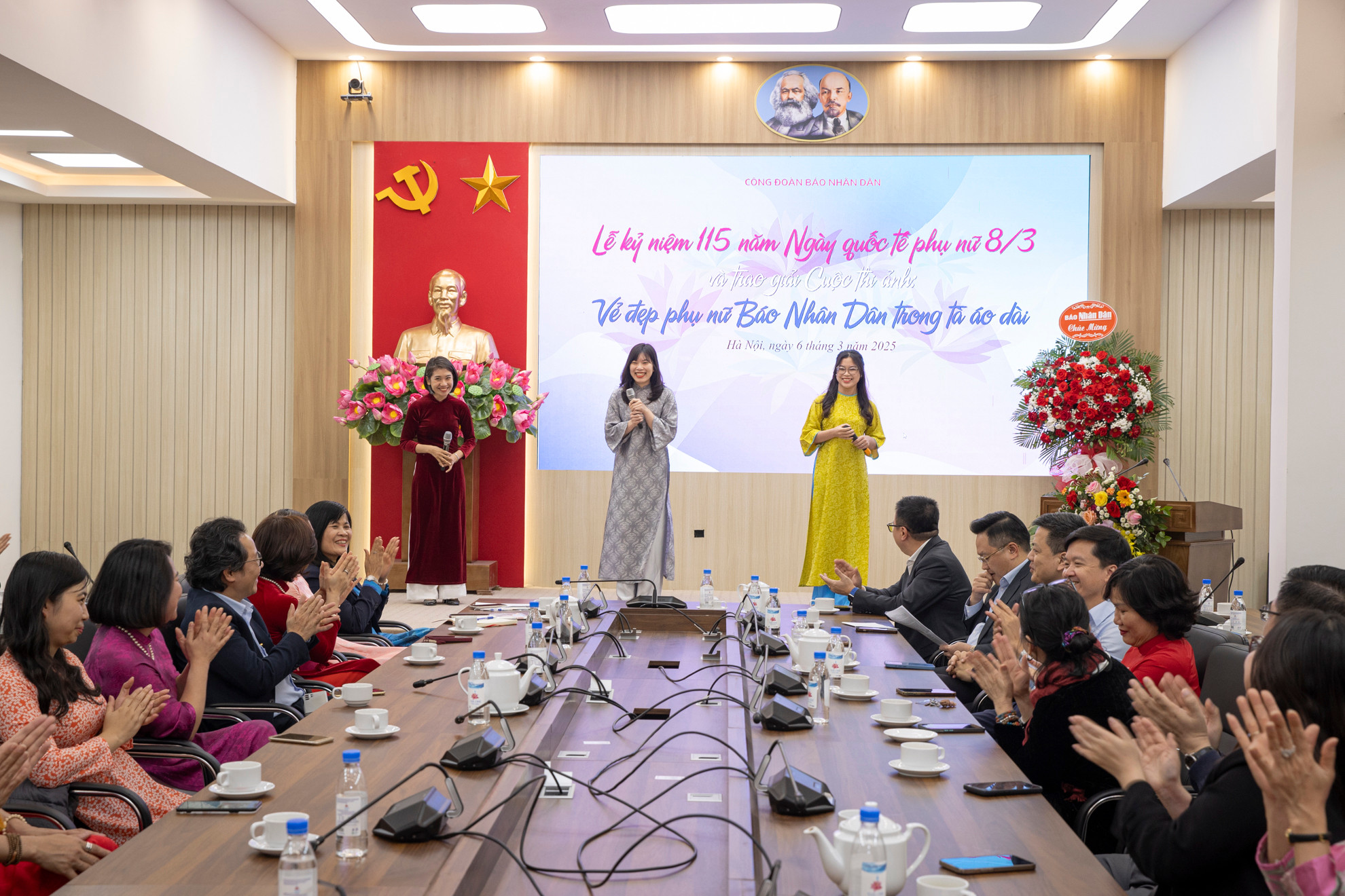 Tiết mục văn nghệ mở đầu Lễ kỷ niệm 115 năm Ngày Quốc tế Phụ nữ 8/3.