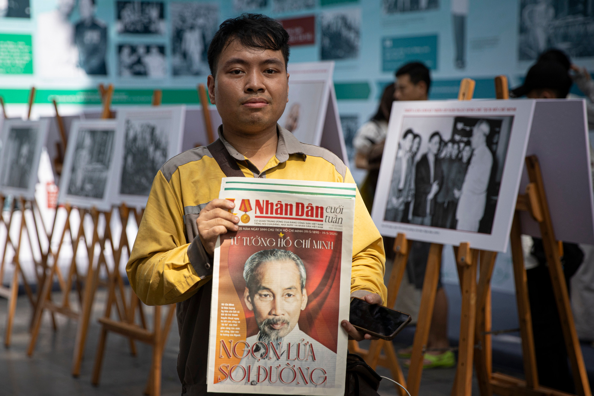 Điểm nhấn của đợt tuyên truyền đặc biệt lần này là ấn phẩm Nhân Dân Cuối tuần số 1890 - một con số đầy biểu tượng, trùng với năm sinh của Chủ tịch Hồ Chí Minh.