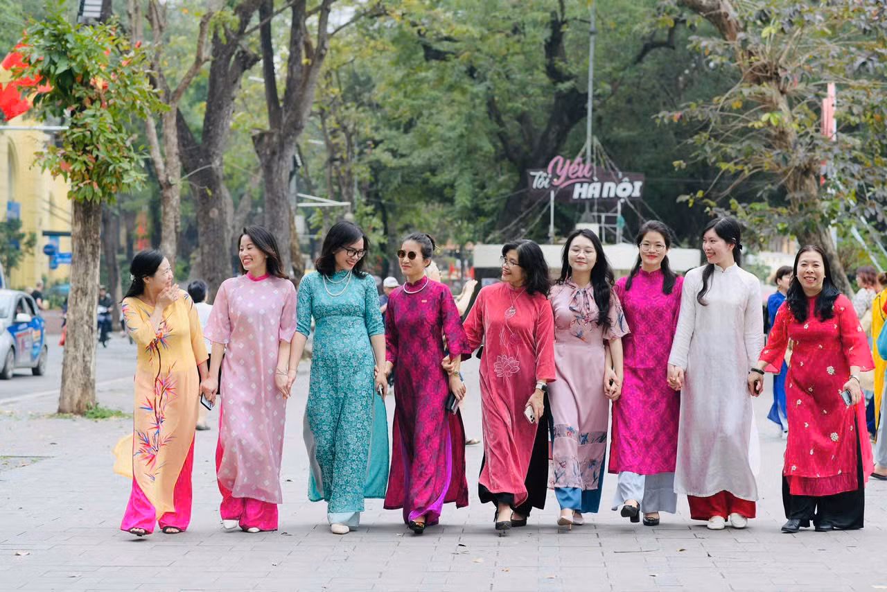 Tác phẩm đoạt giải Nhì của tập thể nữ Ban Nhân Dân điện tử; Nhiếp ảnh: Thế Đại (Phòng Ảnh).