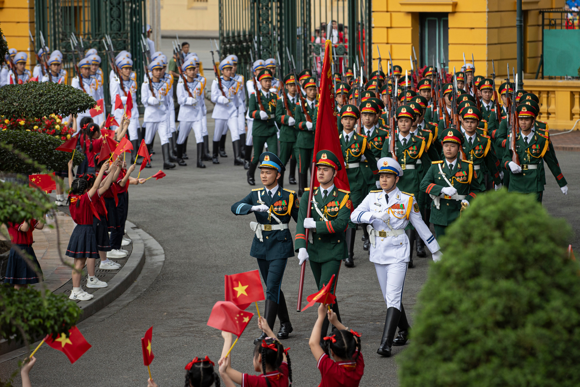 Đoàn Quân nhạc Quân đội nhân dân Việt Nam tại lễ đón.