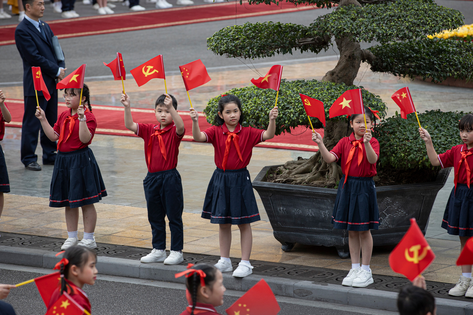 Các em thiếu nhi Thủ đô tại lễ đón.