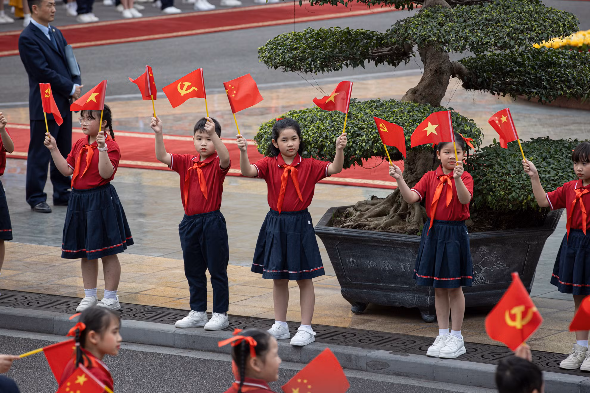 Các em thiếu nhi Thủ đô tại lễ đón.