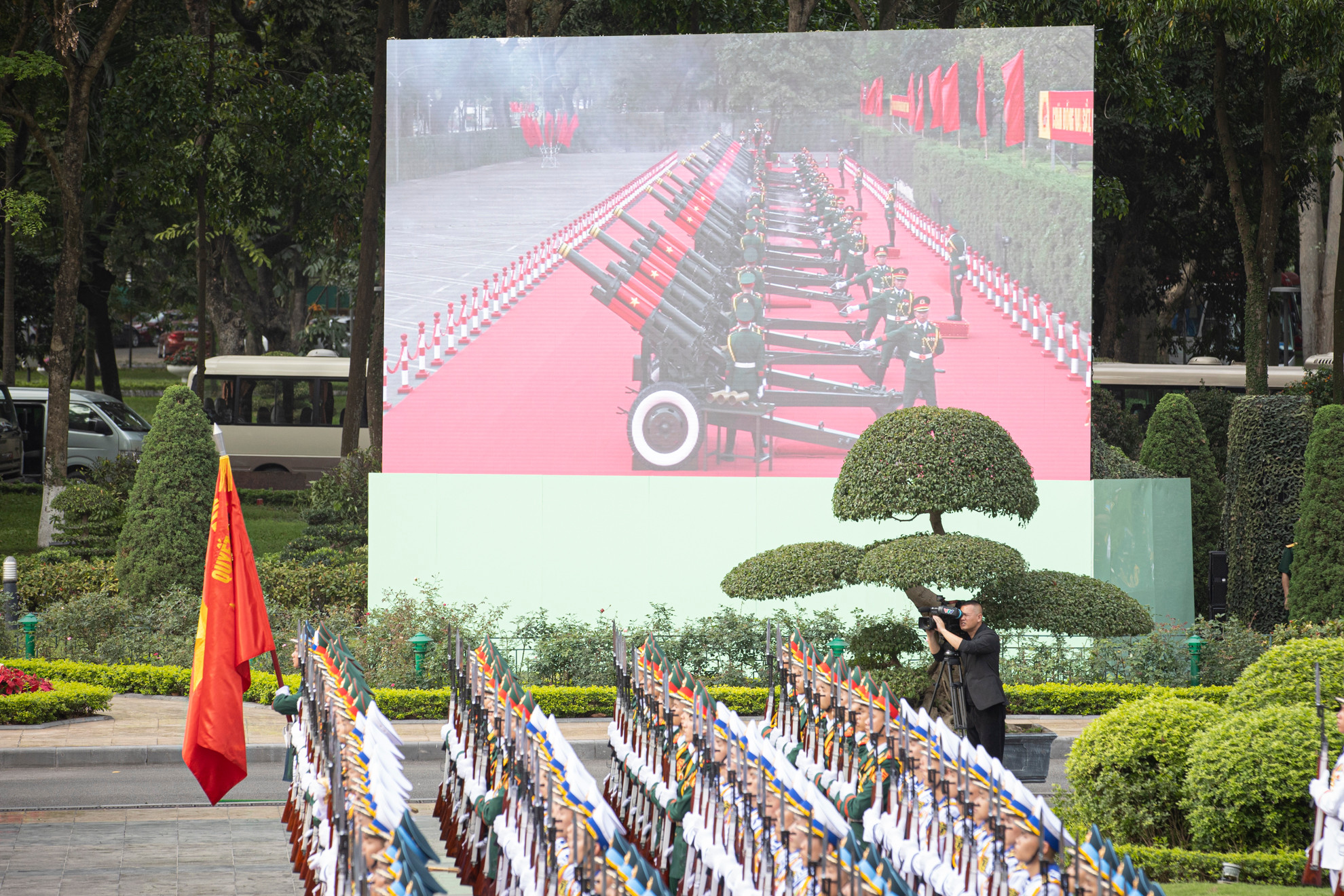 Nghi thức bắn 21 loạt đại bác chào mừng chuyến thăm cấp Nhà nước tới Việt Nam của Tổng Bí thư, Chủ tịch Trung Quốc Tập Cận Bình.