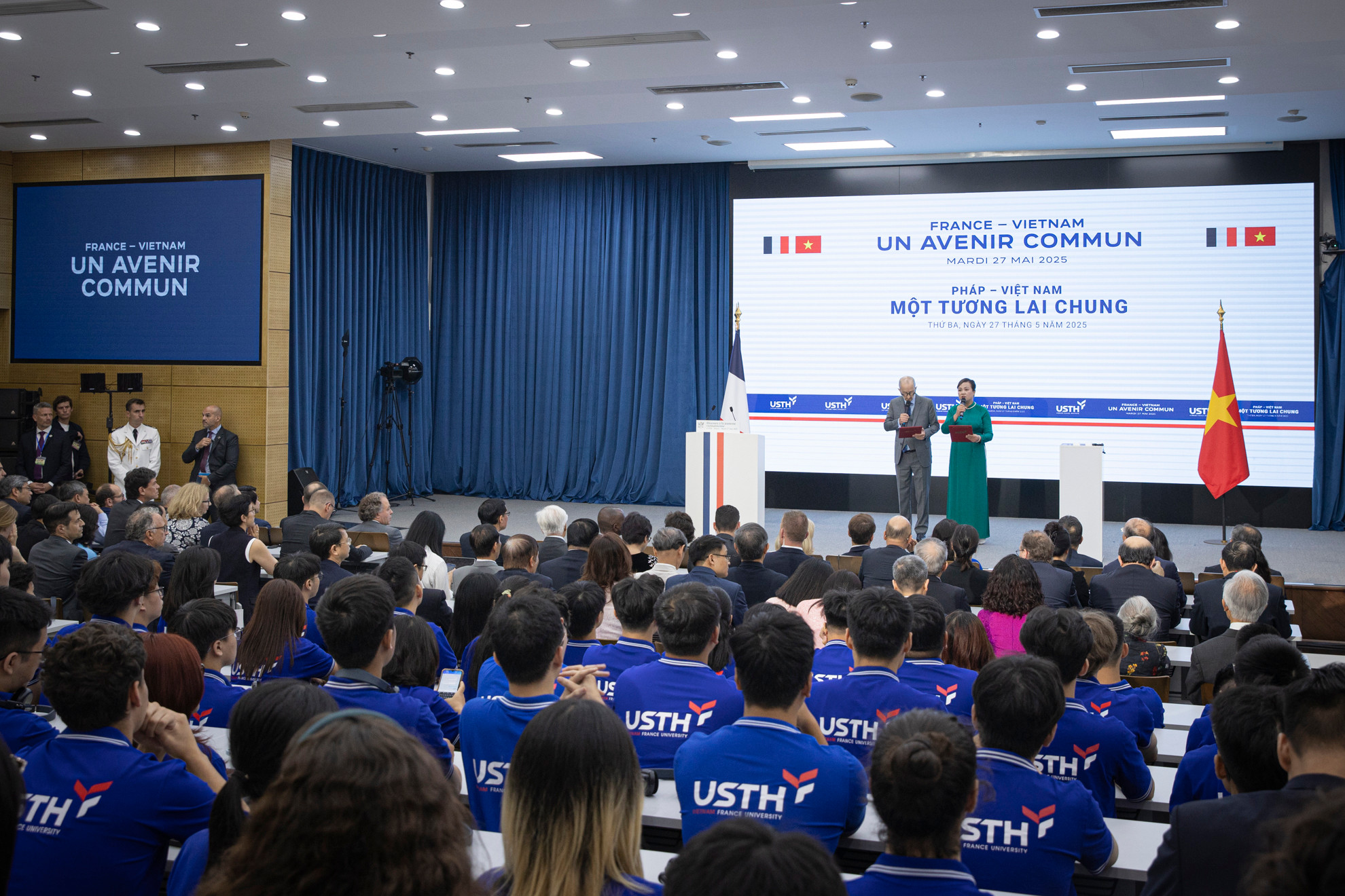 Quang cảnh buổi giao lưu.