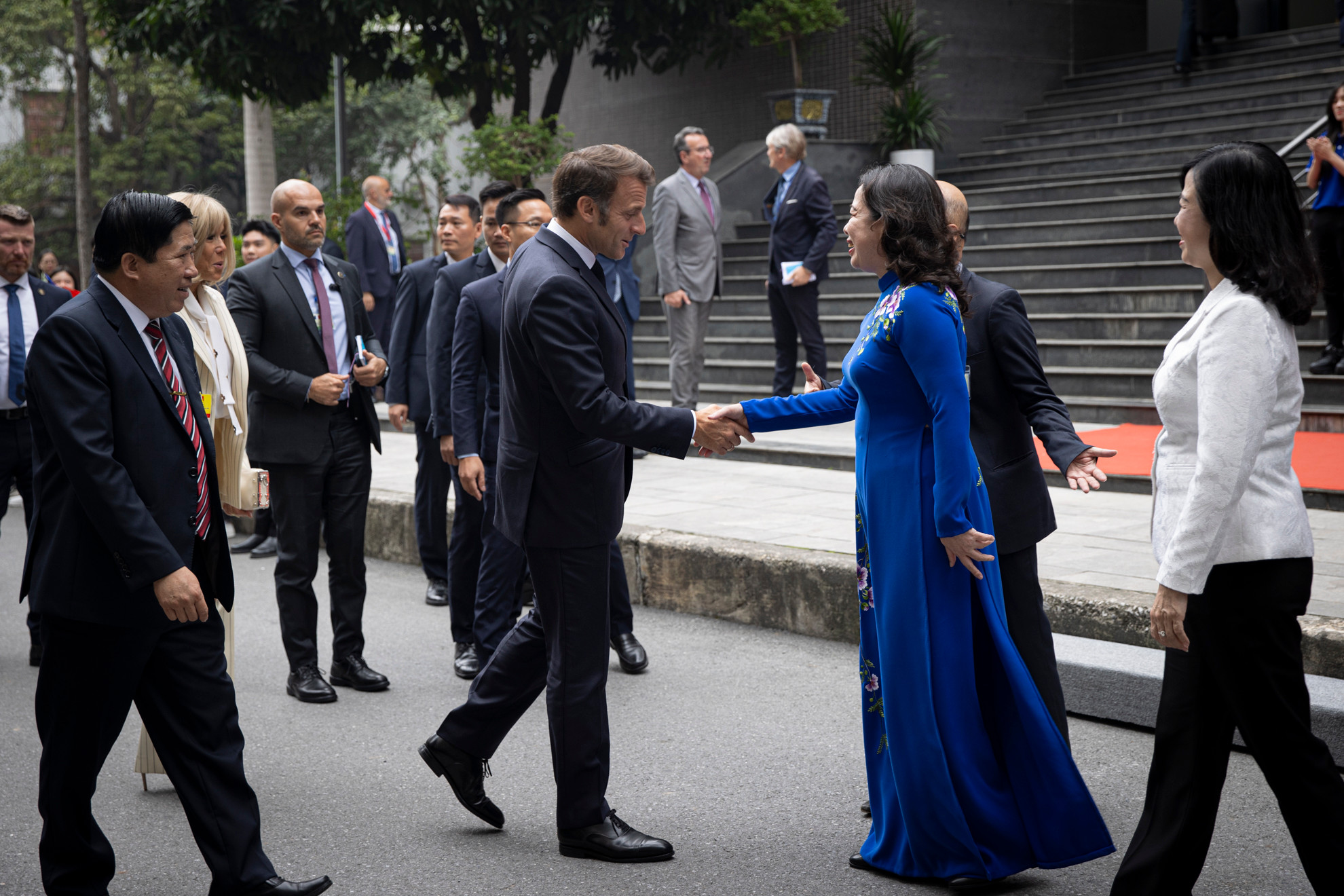 Phó Chủ tịch nước Võ Thị Ánh Xuân cùng Tổng thống Pháp Emmanuel Macron tại Trường đại học Khoa học và Công nghệ Hà Nội.