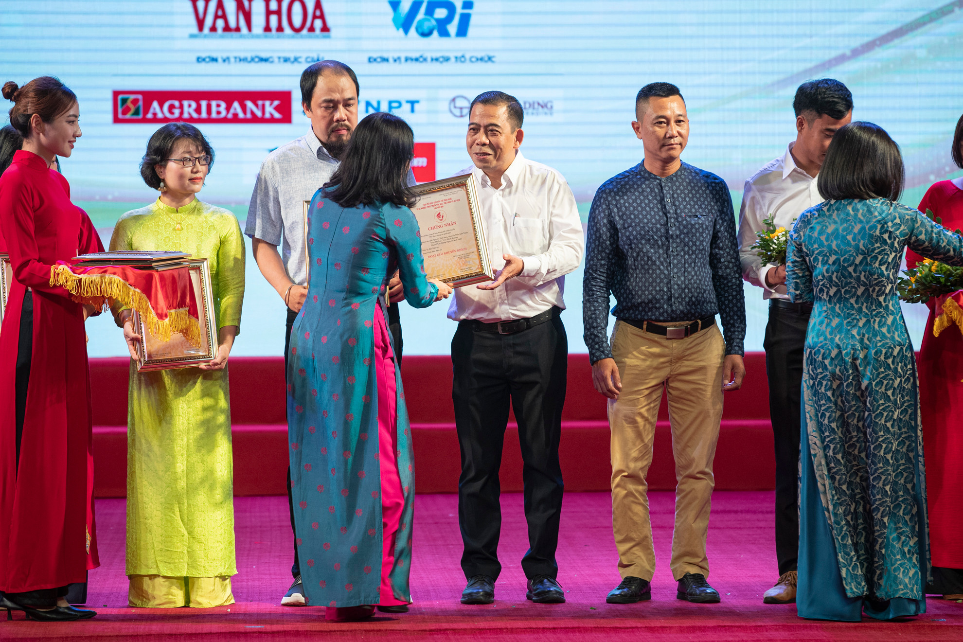 Tác giả Báo Nhân Dân đoạt giải Khuyến khích.