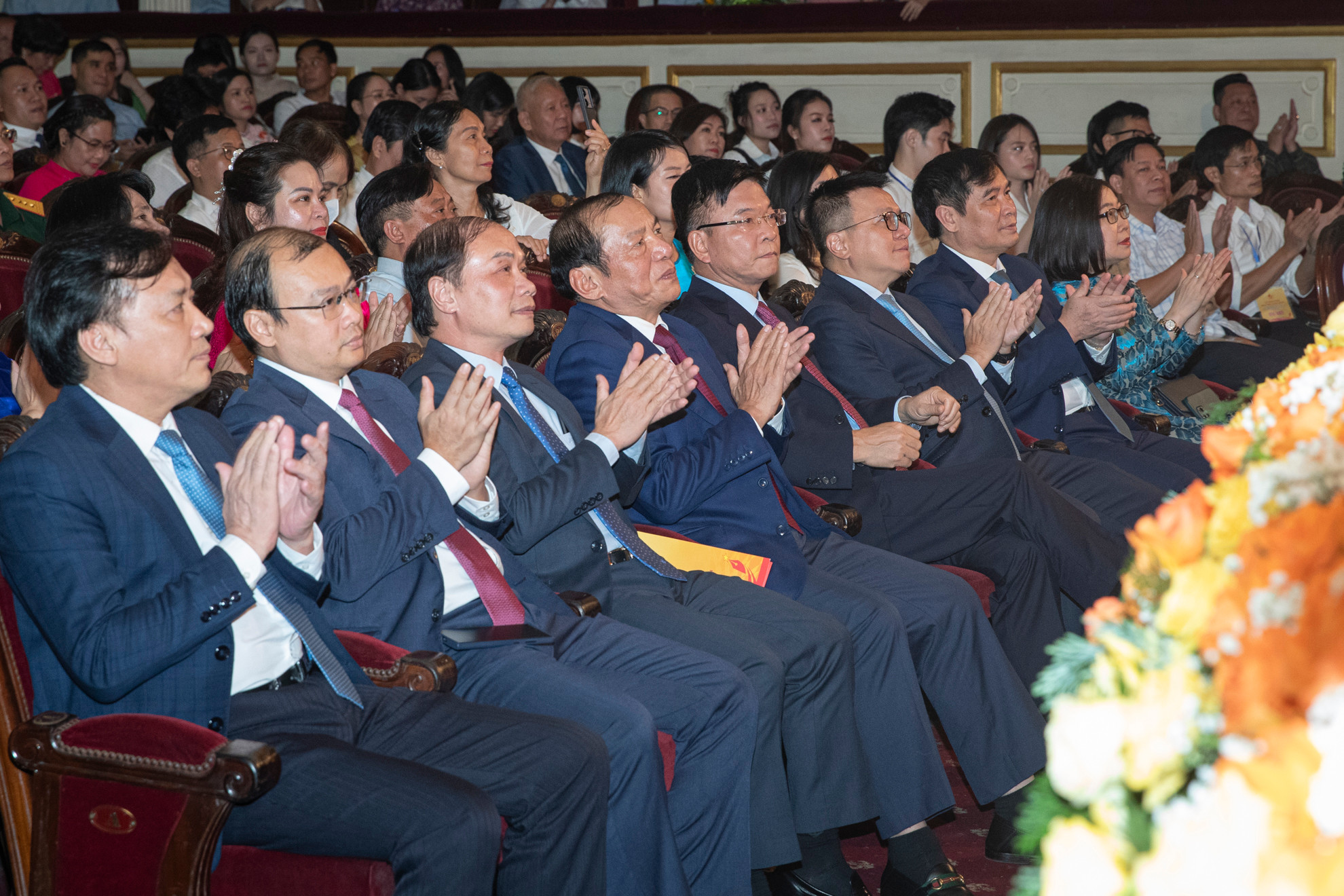 Đến dự Lễ trao giải có các đồng chí Ủy viên Trung ương Đảng: Lê Thành Long, Phó Thủ tướng Chính phủ; Nguyễn Văn Hùng, Bộ trưởng Văn hóa, Thể thao và Du lịch; Lê Quốc Minh, Tổng Biên tập Báo Nhân Dân, Phó Trưởng Ban Tuyên giáo Trung ương, Chủ tịch Hội Nhà báo Việt Nam; Phạm Tất Thắng, Phó Trưởng Ban thường trực Ban Dân vận Trung ương.