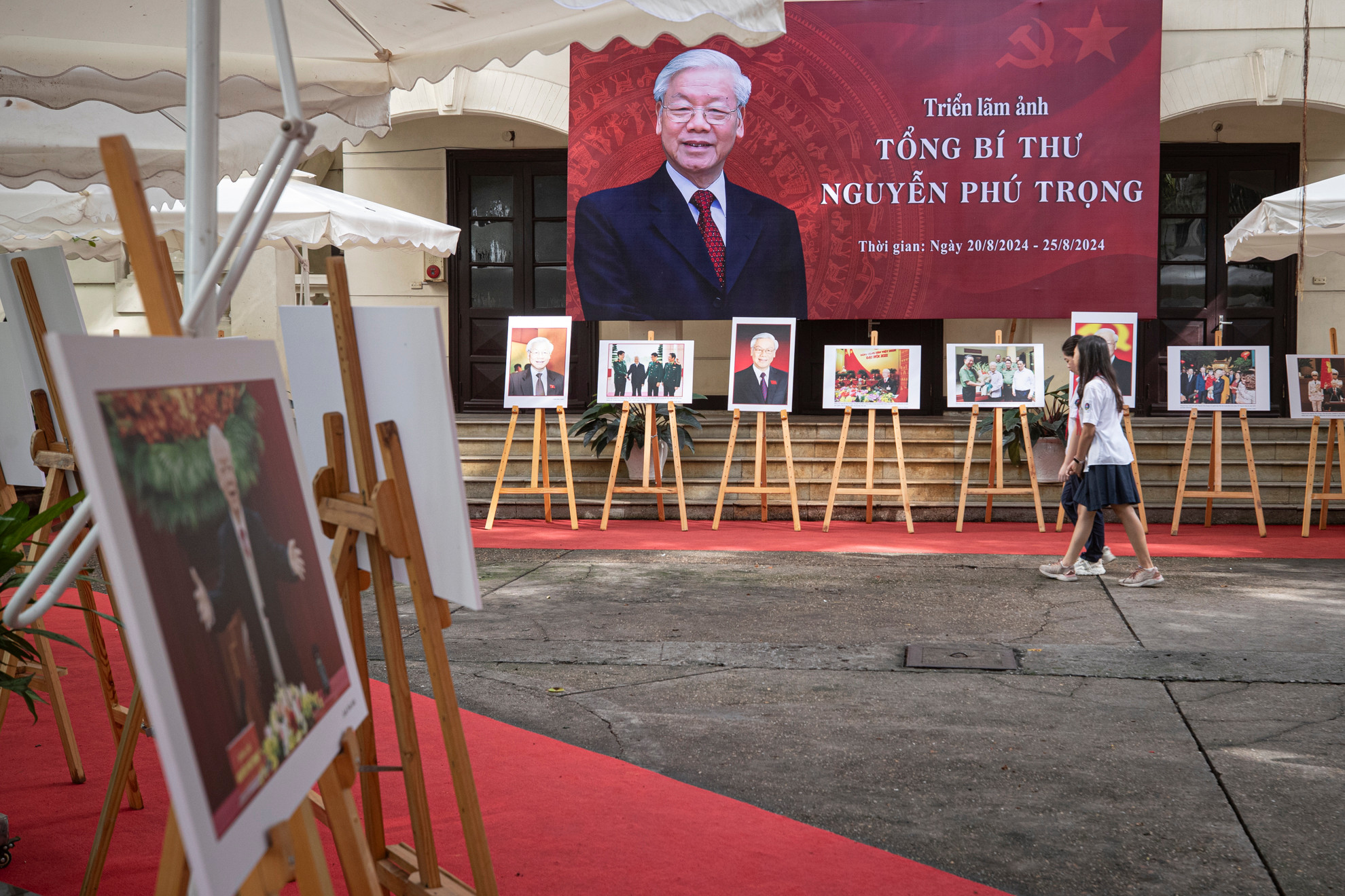 Triển lãm ảnh "Tổng Bí thư Nguyễn Phú Trọng" sẽ mở cửa đón khách tại Trụ sở 71 Hàng Trống đến hết ngày 25/8/2024. Triển lãm ảnh "Tổng Bí thư Nguyễn Phú Trọng" sẽ mở cửa đón khách tại Trụ sở 71 Hàng Trống đến hết ngày 25/8/2024.