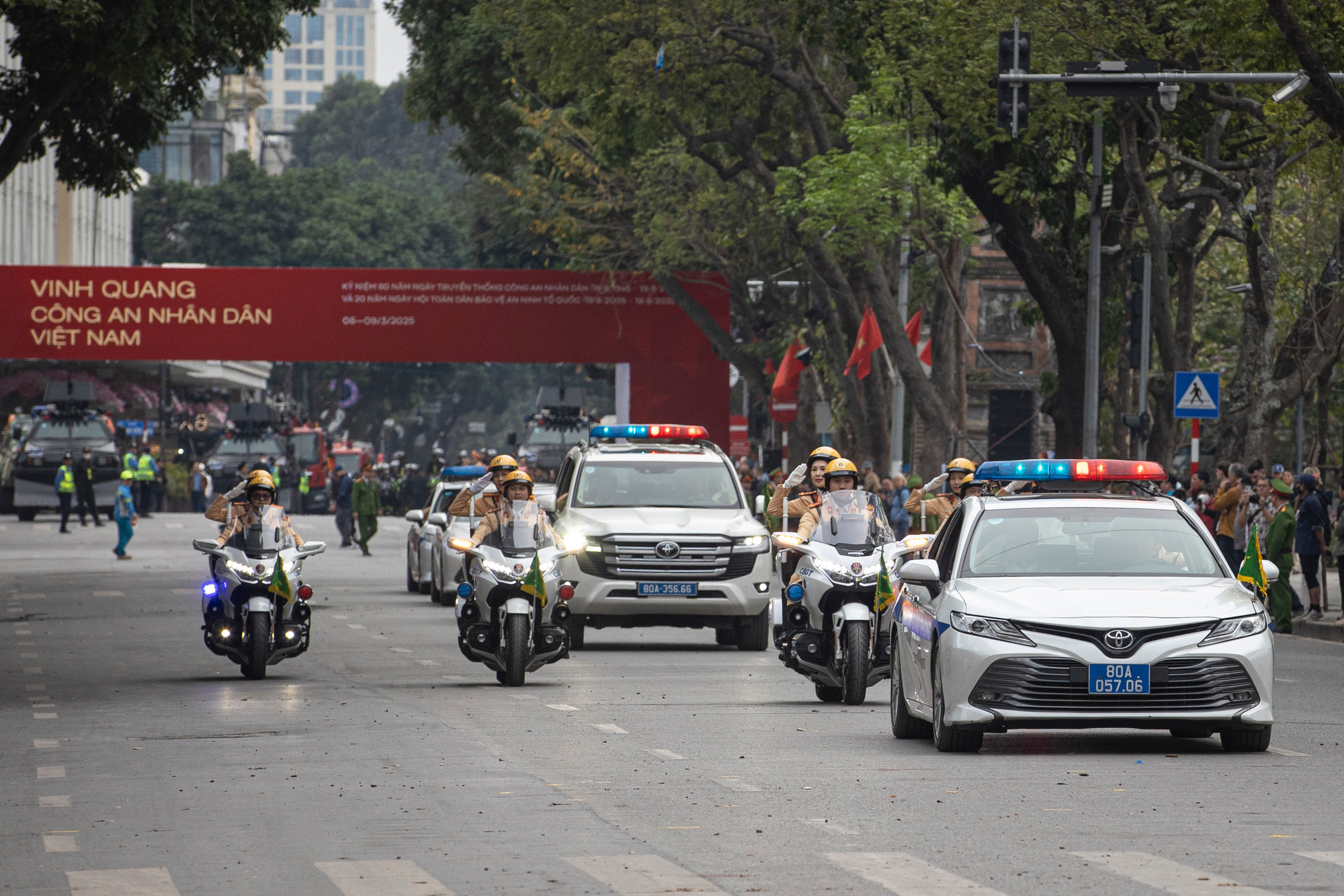 Chiều 7/3, tại không gian đi bộ khu vực hồ Hoàn Kiếm (Hà Nội), Bộ Công an đã tổ chức tổng duyệt chương trình Gala âm nhạc “Vinh quang Công an nhân dân Việt Nam”, cùng nhiều hoạt động bên lề. Chiều 7/3, tại không gian đi bộ khu vực hồ Hoàn Kiếm (Hà Nội), Bộ Công an đã tổ chức tổng duyệt chương trình Gala âm nhạc “Vinh quang Công an nhân dân Việt Nam”, cùng nhiều hoạt động bên lề.