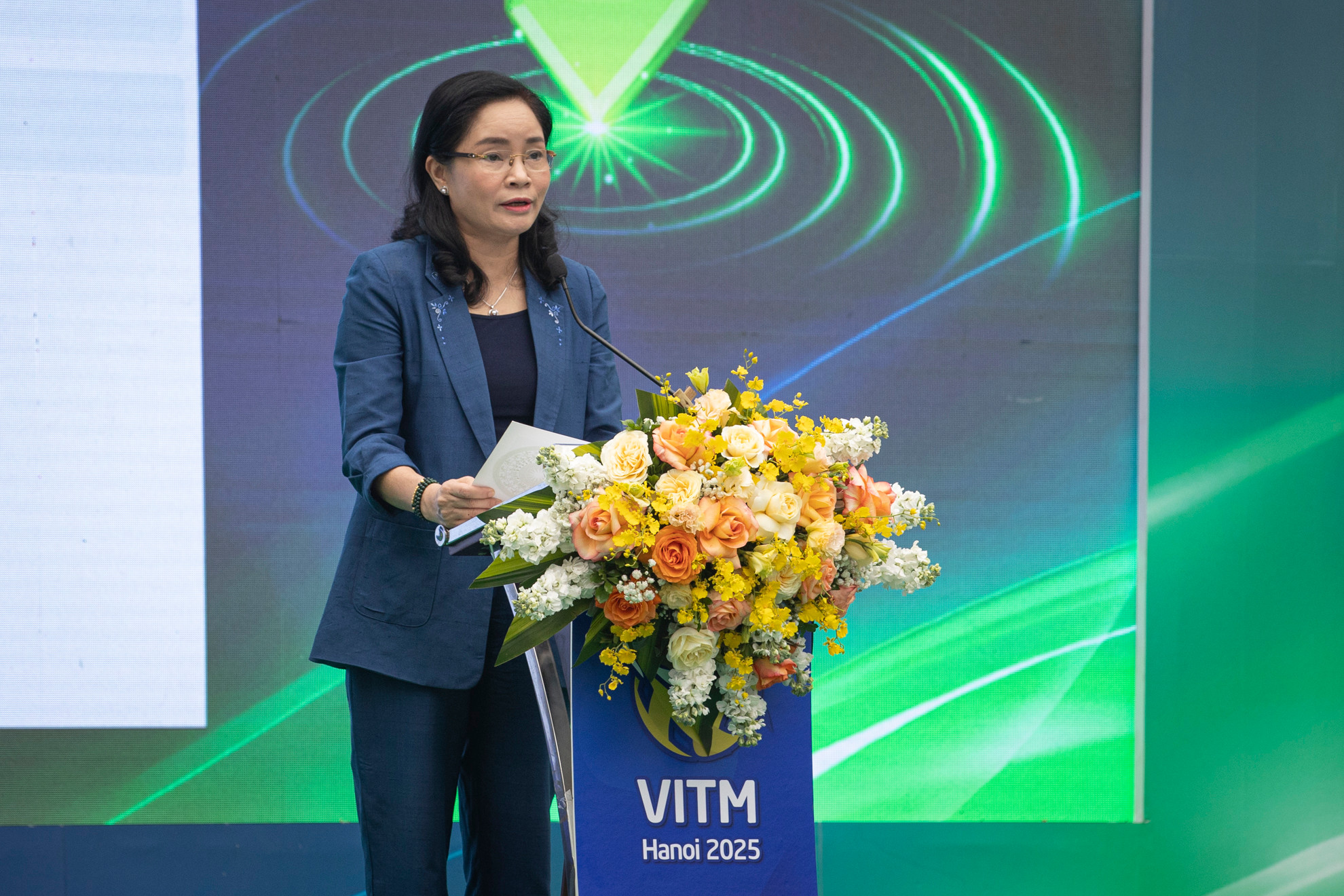 Thứ trưởng Bộ Văn hóa, Thể thao và Du lịch Trịnh Thị Thủy phát biểu tại lễ khai mạc. Thứ trưởng Bộ Văn hóa, Thể thao và Du lịch Trịnh Thị Thủy phát biểu tại lễ khai mạc.