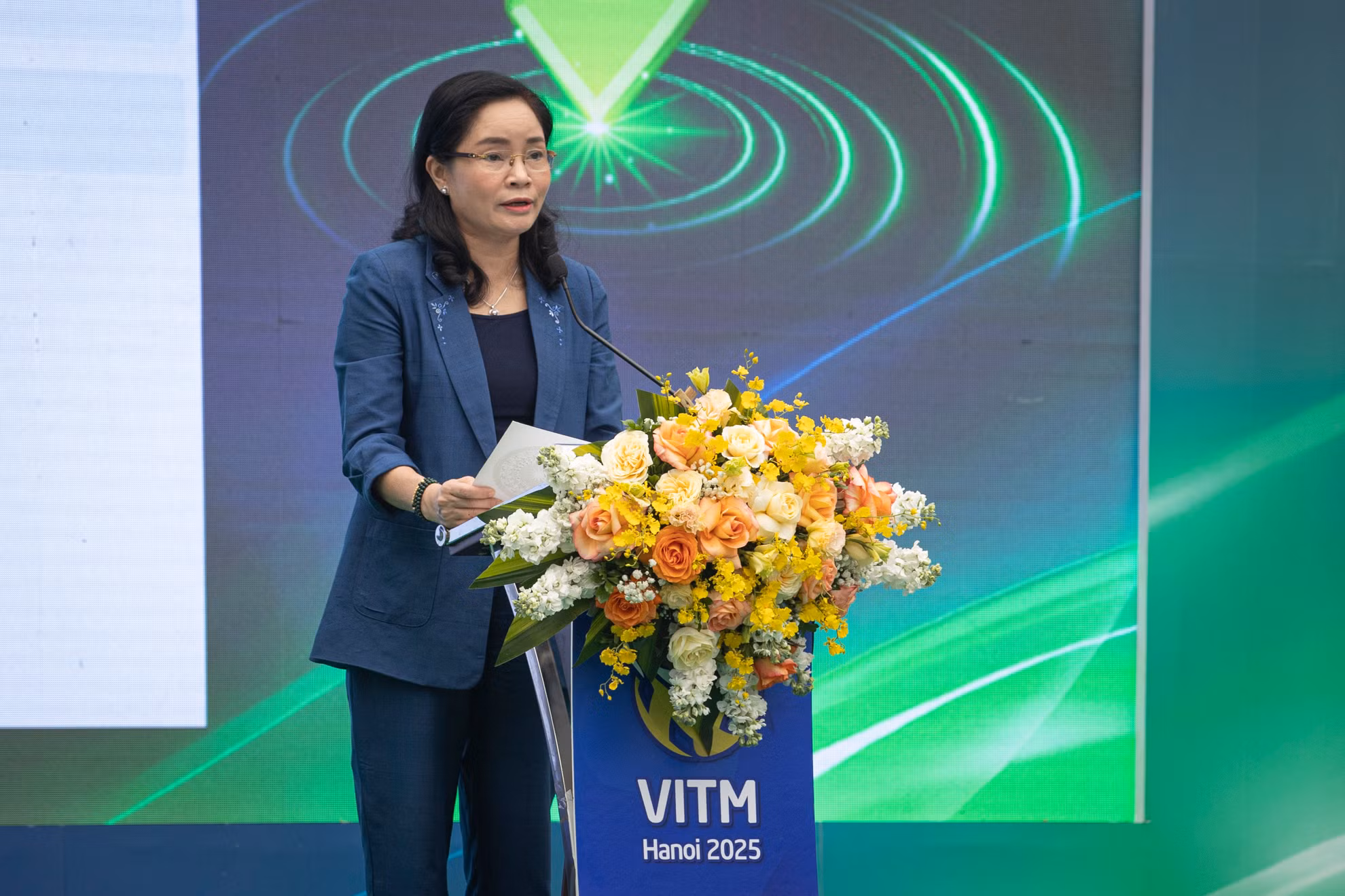 Thứ trưởng Bộ Văn hóa, Thể thao và Du lịch Trịnh Thị Thủy phát biểu tại lễ khai mạc.