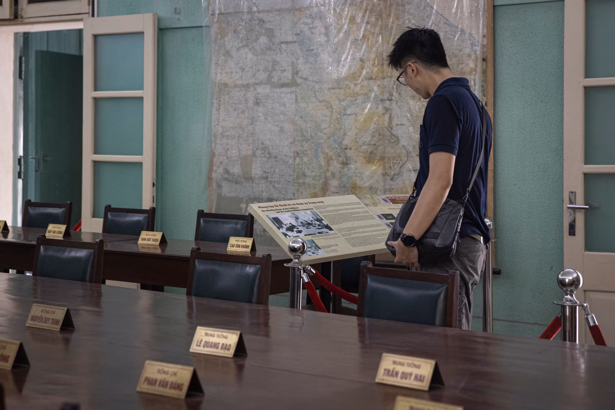 Phòng họp của Bộ Chính trị và Quân ủy Trung ương là nơi diễn ra nhiều hội nghị cơ mật của Bộ Chính trị và Quân ủy Trung ương, đưa ra những quyết sách chiến lược cho cách mạng miền nam từ năm 1968-1975. Đặc biệt, tại căn phòng này, từ ngày 18/12/1974-8/1/1975, Bộ Chính trị đã họp, thông qua kế hoạch giải phóng miền nam trong hai năm 1975-1976, và nhấn mạnh “nếu thời cơ đến vào đầu hoặc cuối năm 1975 thì lập tức giải phóng miền nam trong năm 1975”.