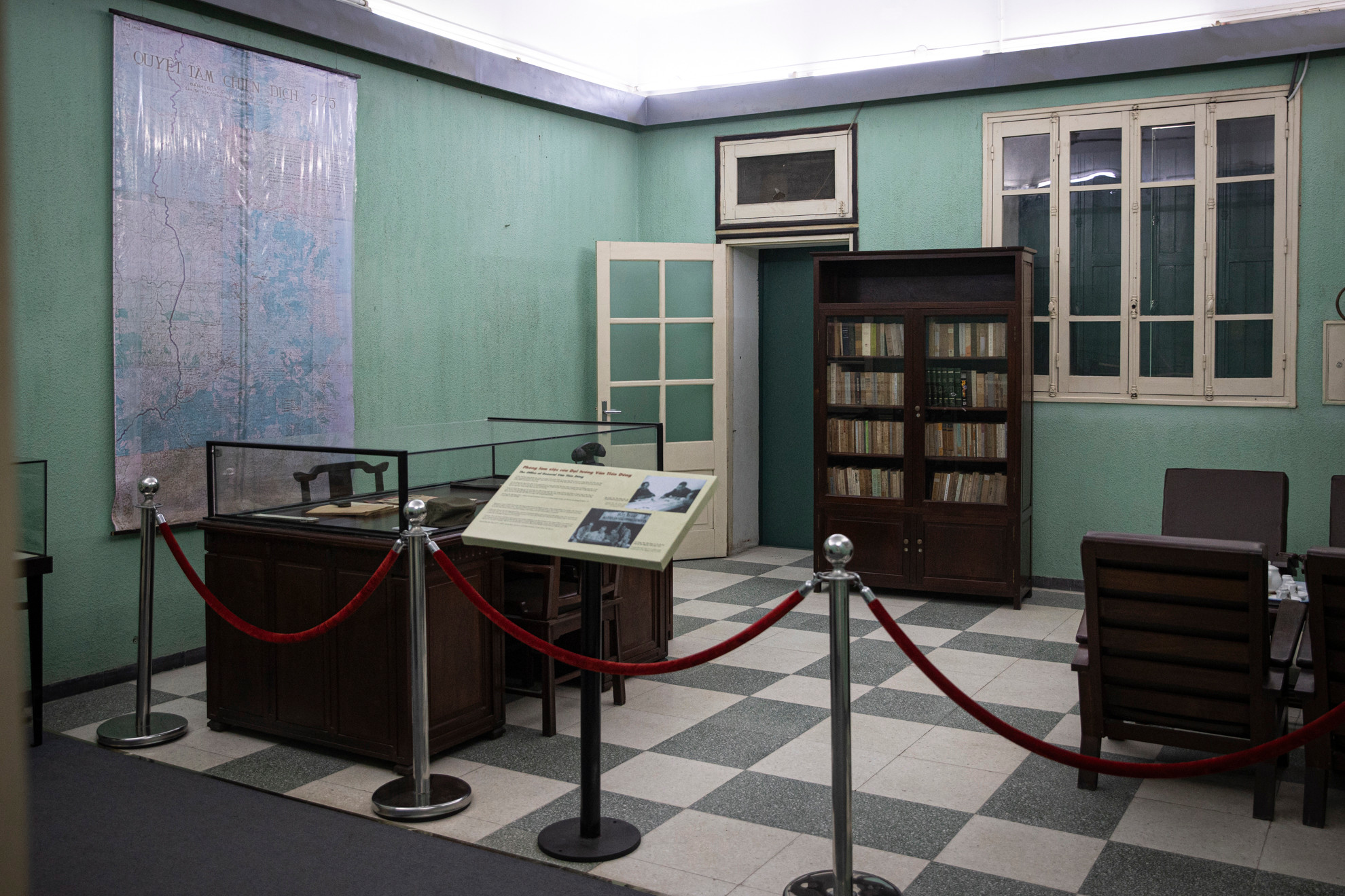 Phòng làm việc của Đại tướng Văn Tiến Dũng nằm phía tây tòa D67. Tại đây, với cương vị Phó Bí thư Quân ủy Trung ương, Tổng Tham mưu trưởng Quân đội Nhân dân Việt Nam, Đại tướng đã ký nhiều chỉ thị, quyết định quan trọng, góp phần đánh bại chiến tranh phá hoại của không quân Mỹ ở miền bắc.