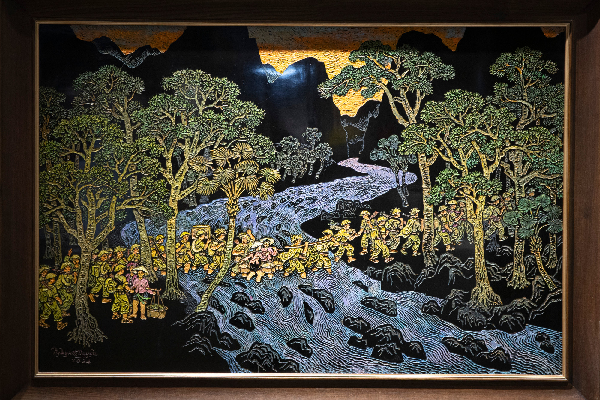 Các tác phẩm tại triển lãm phản ánh về truyền thống giữ nước qua hai cuộc kháng chiến chống thực dân Pháp và đế quốc Mỹ; ca ngợi tinh thần yêu nước, sẵn sàng chiến đấu, hy sinh để bảo vệ độc lập chủ quyền, toàn vẹn lãnh thổ của Tổ quốc.